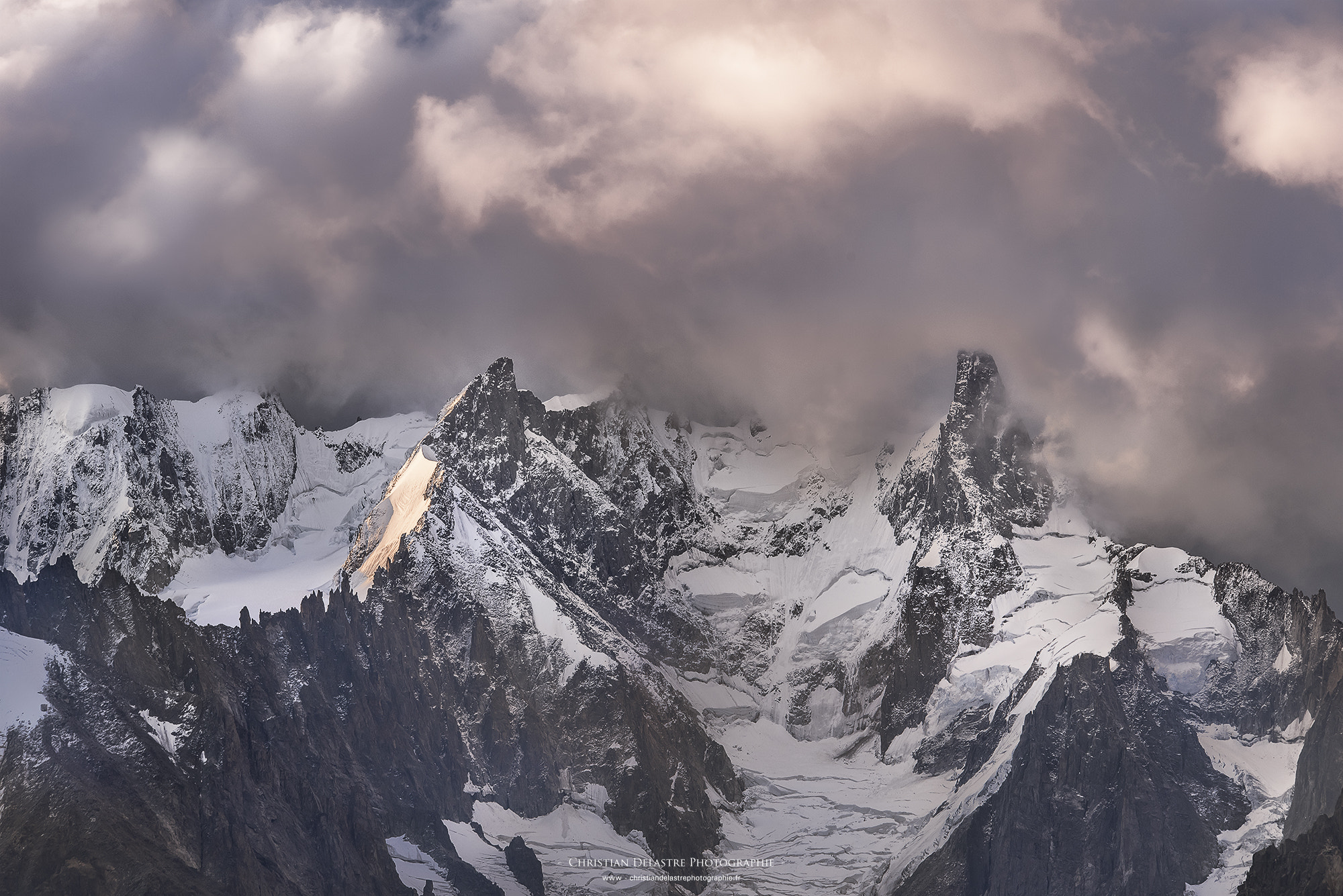 Sigma 120-400mm F4.5-5.6 DG OS HSM sample photo. Soir d'orage sur les aiguilles de chamonix photography