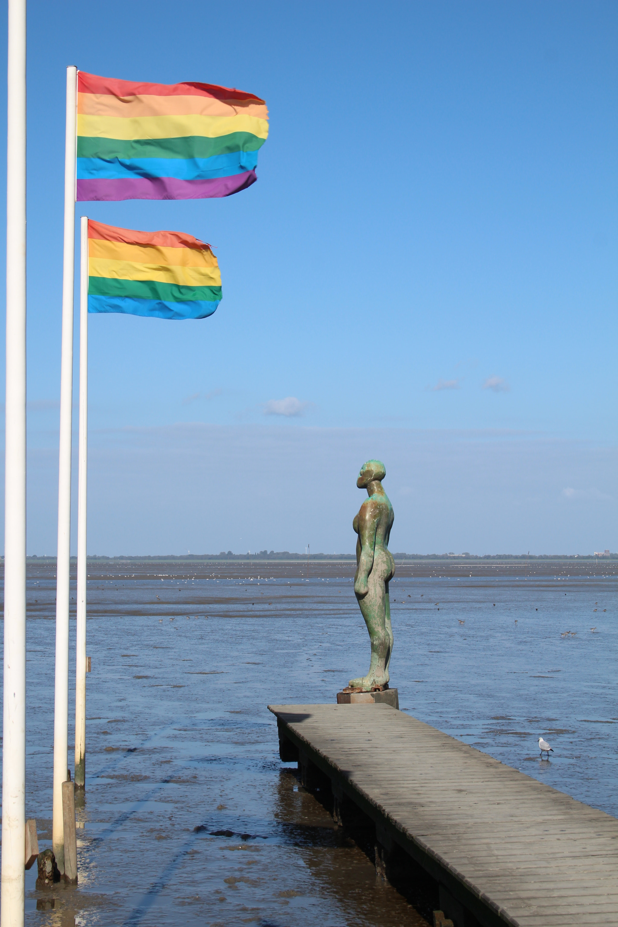 Canon EF-S 18-55mm F3.5-5.6 sample photo. Flags and woman in dangast photography