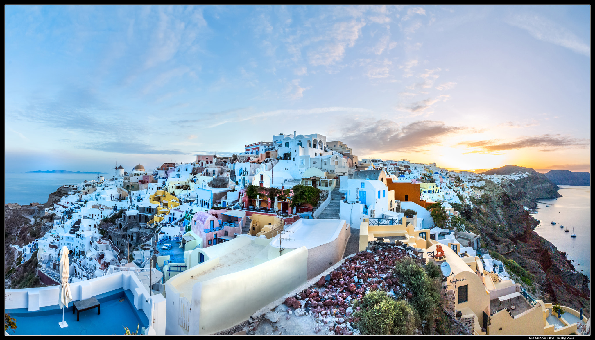 Canon EOS M + Canon EF-S 10-18mm F4.5–5.6 IS STM sample photo. Oia sunrise pano photography