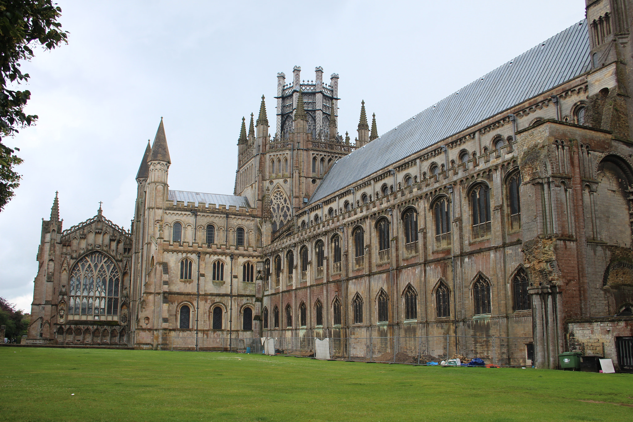 Canon EF-S 18-55mm F3.5-5.6 sample photo. Ely cathedral photography
