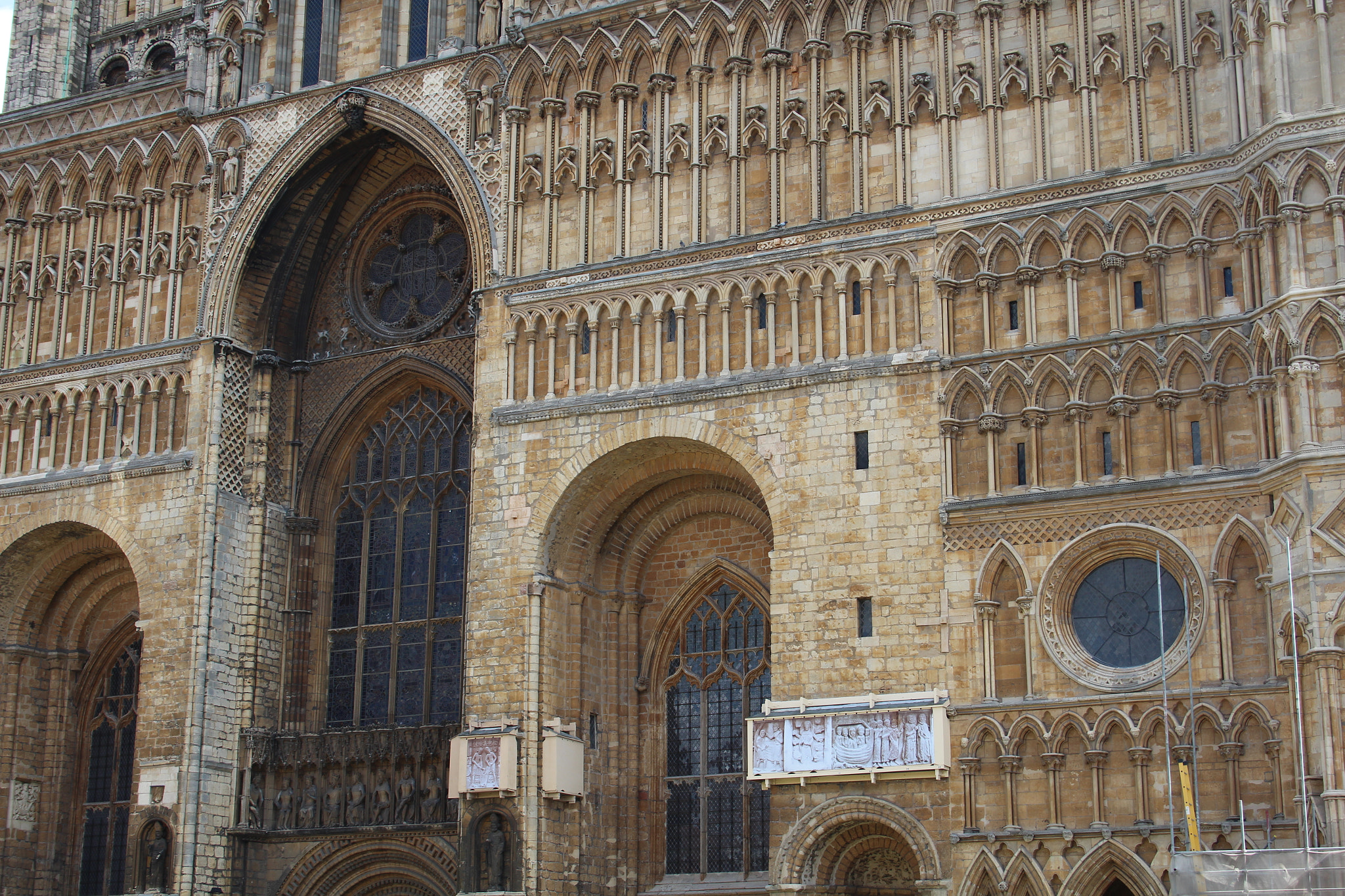 Canon EF-S 18-55mm F3.5-5.6 sample photo. Lincoln cathedral photography