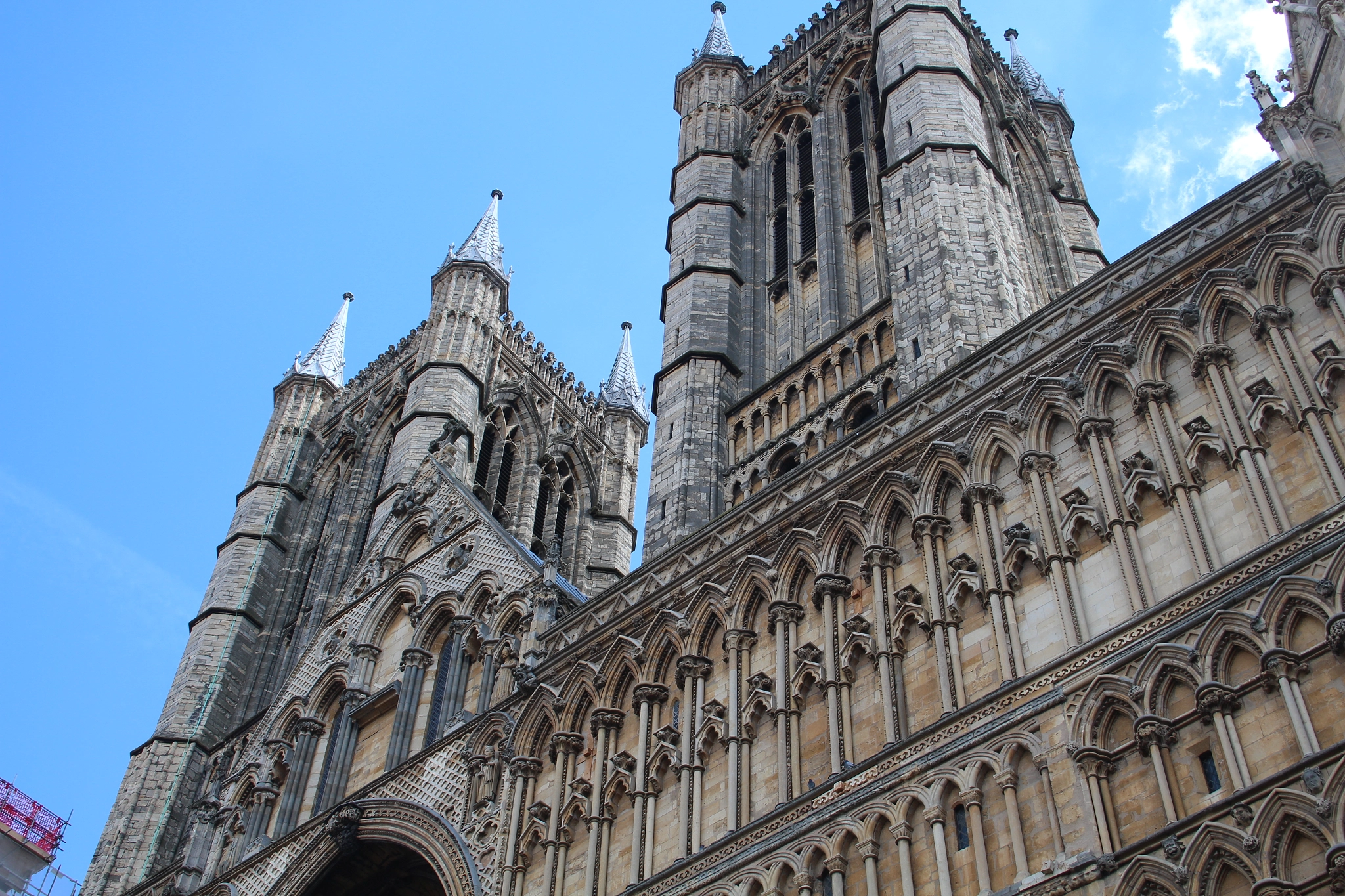 Canon EF-S 18-55mm F3.5-5.6 sample photo. Lincoln cathedral photography