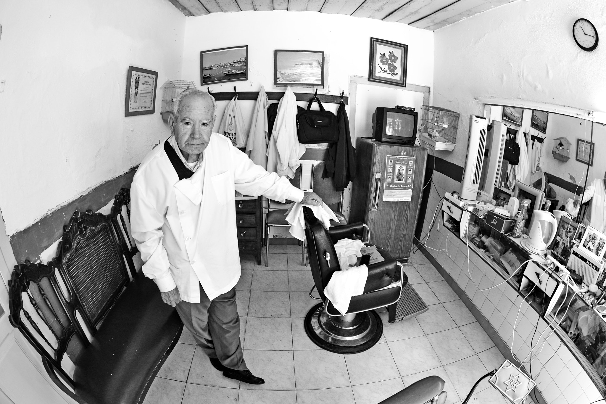 Nikon D3100 + Sigma 10mm F2.8 EX DC HSM Diagonal Fisheye sample photo. The old barber. photography