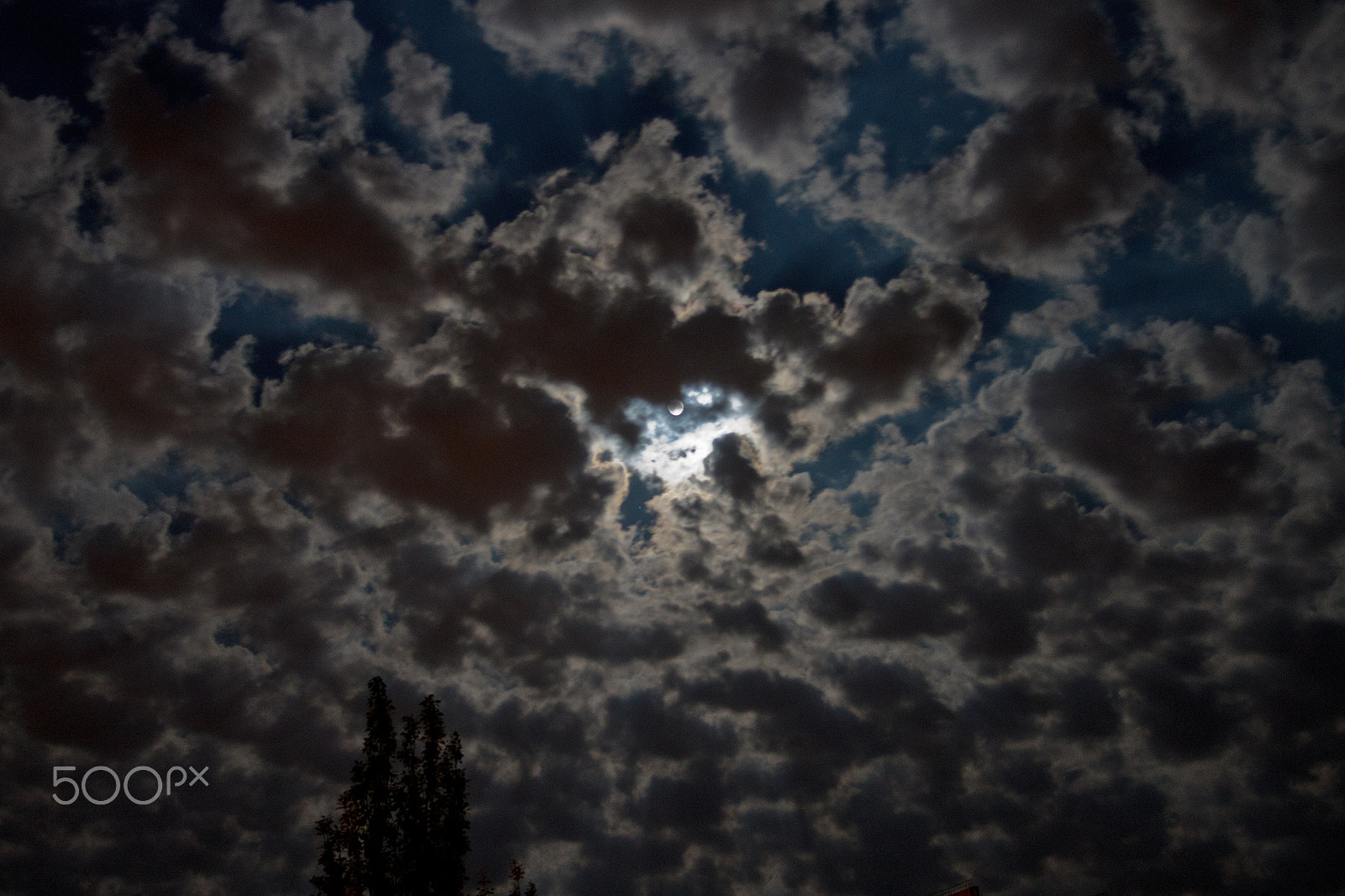 Canon EF 28-70mm f/3.5-4.5 sample photo. Full moon and cloudy sky photography