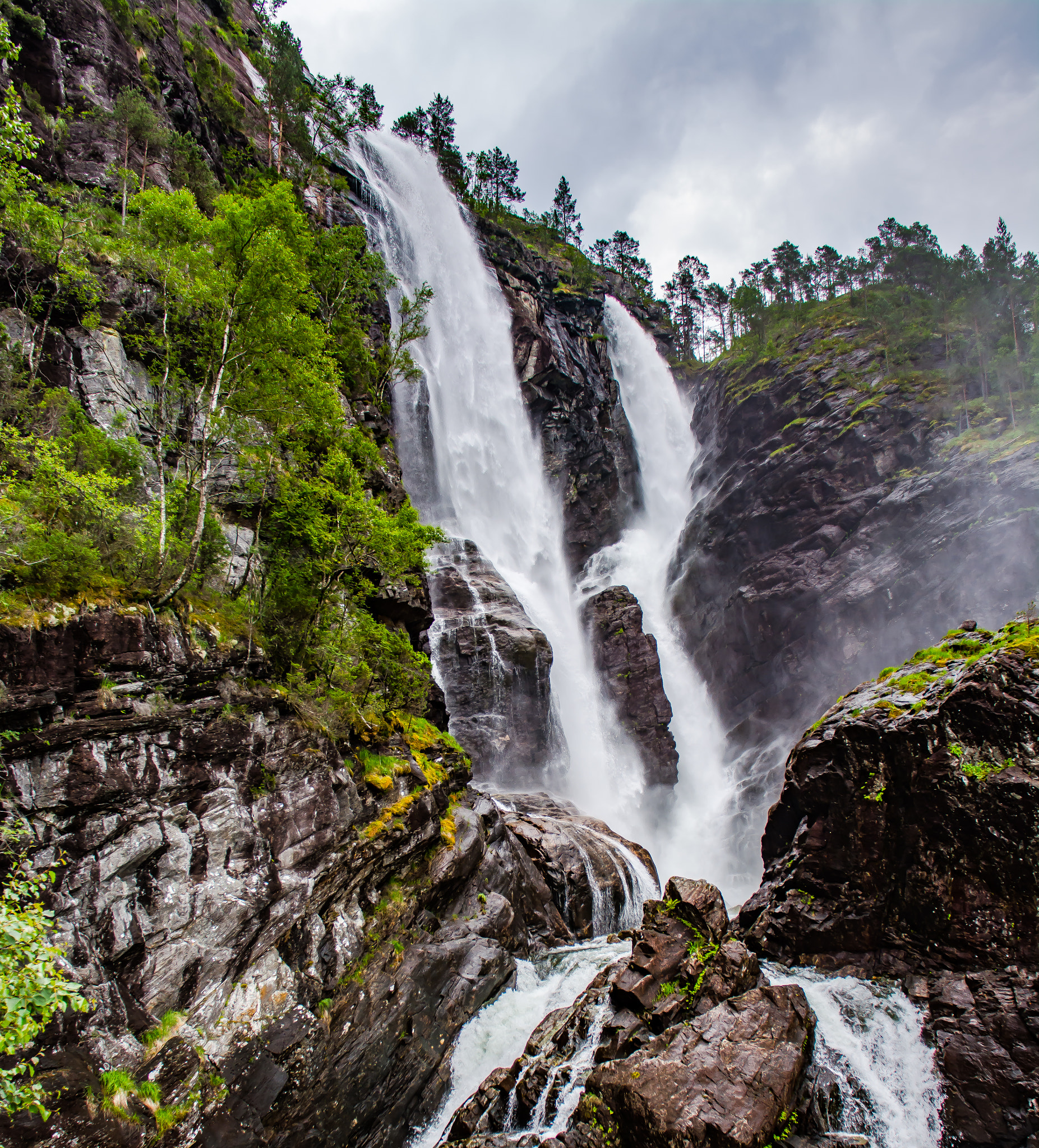 Nikon D5200 + AF Nikkor 28mm f/2.8 sample photo. Waterwall photography