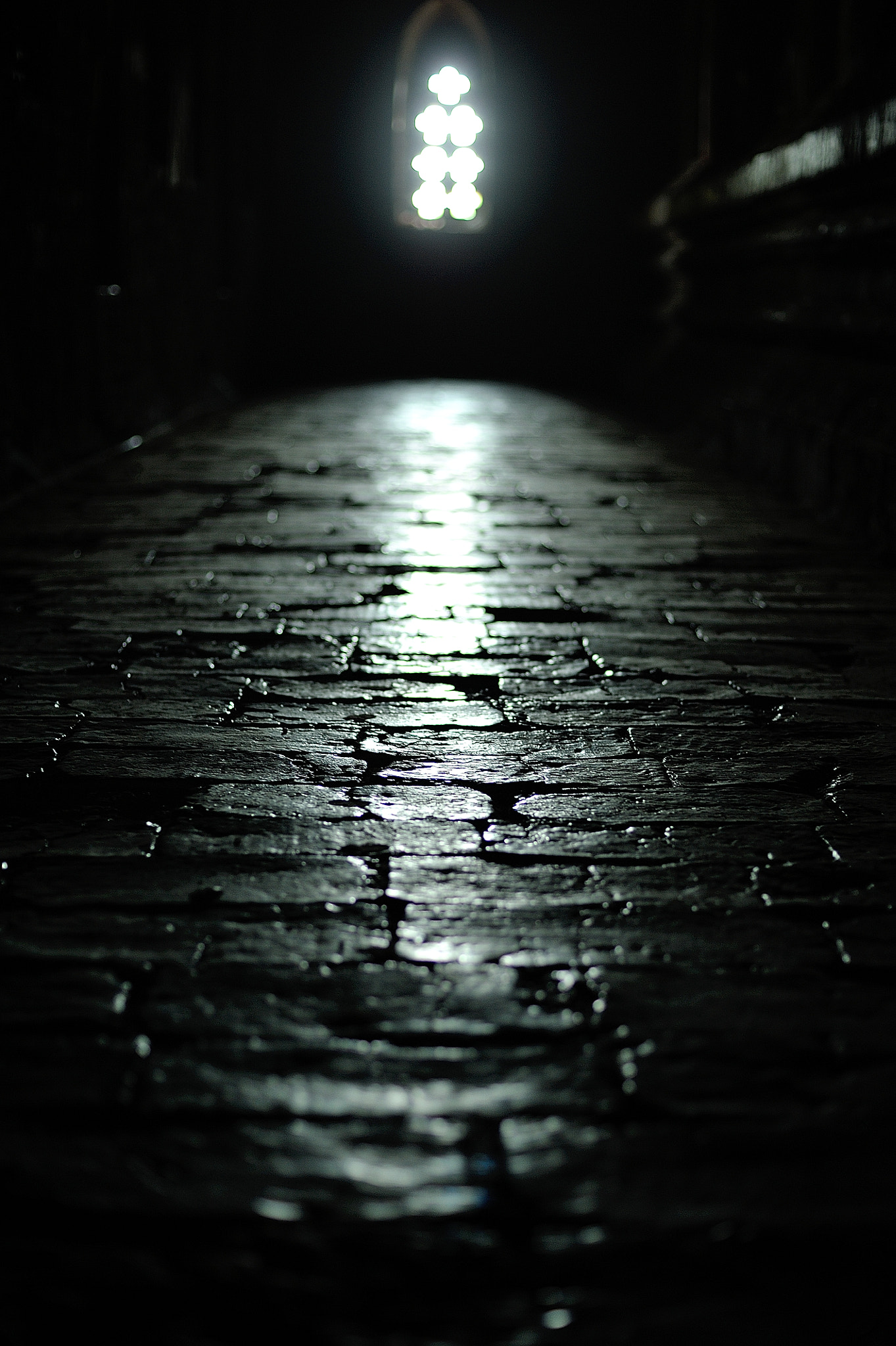 Nikon D700 + Voigtlander Nokton 58mm F1.4 SLII sample photo. A corridor photography