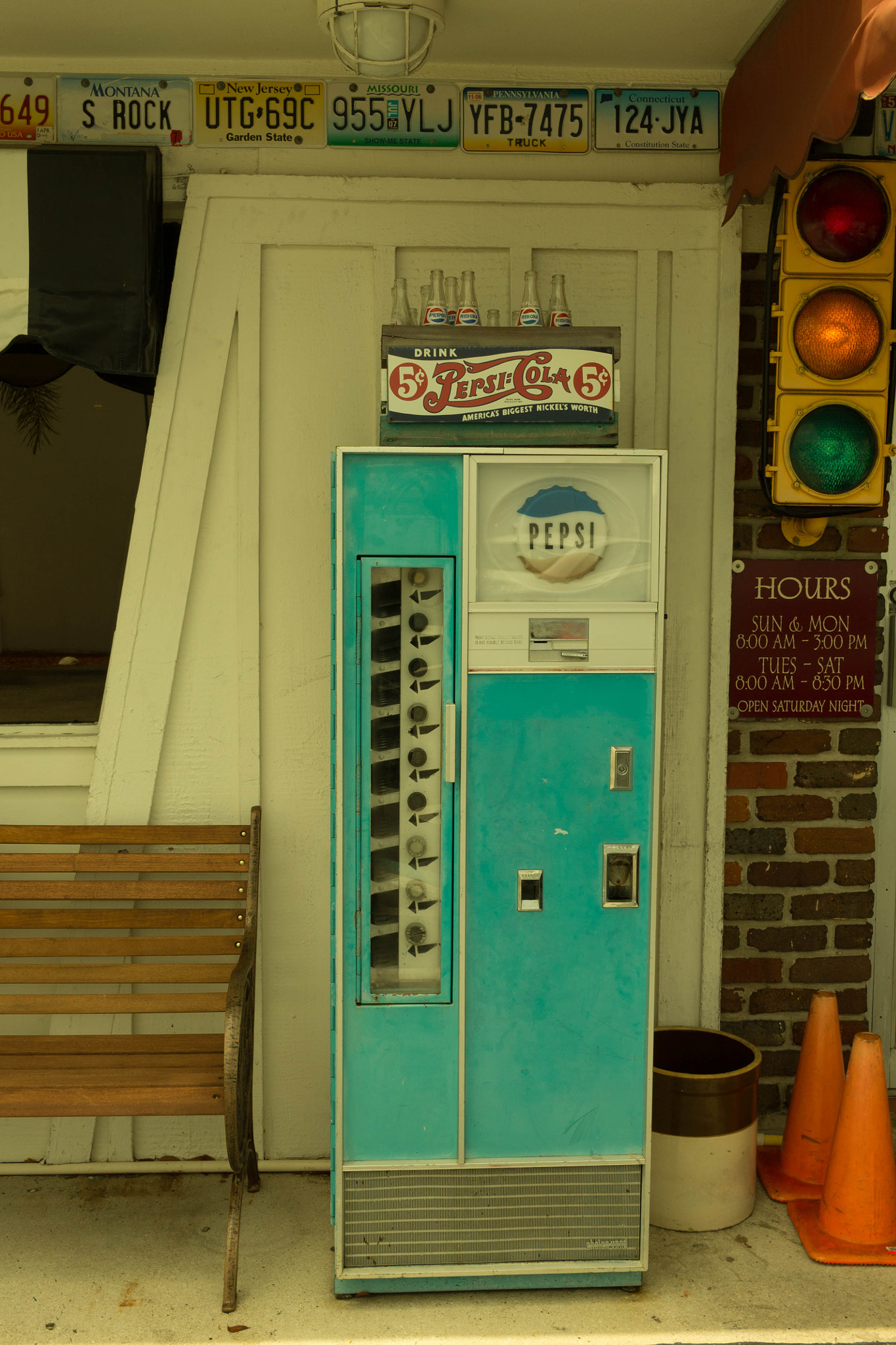 Canon EF-S 24mm F2.8 STM sample photo. Pepsi-cola machine photography