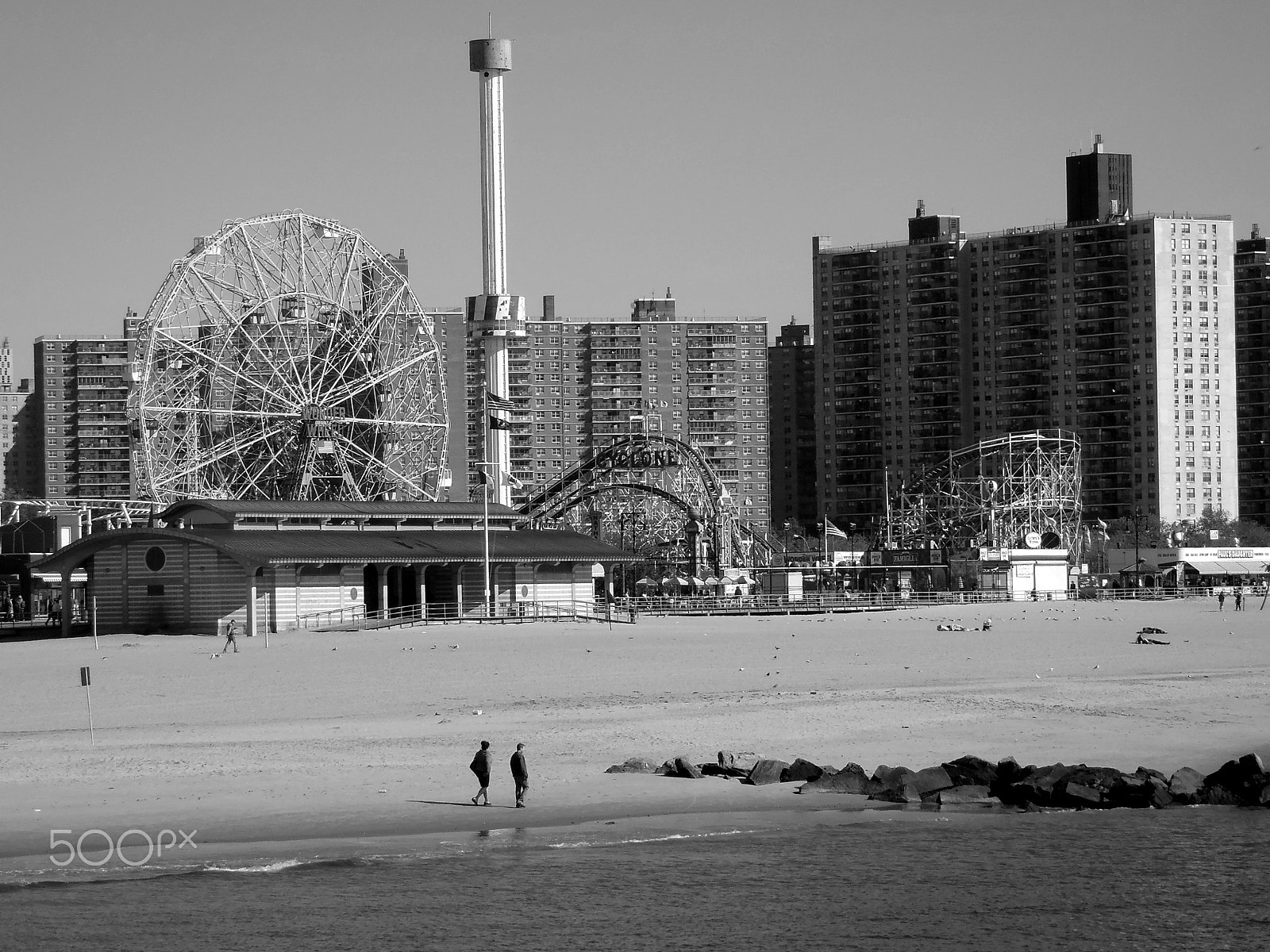 Olympus TG-810 sample photo. Walking on the beach photography