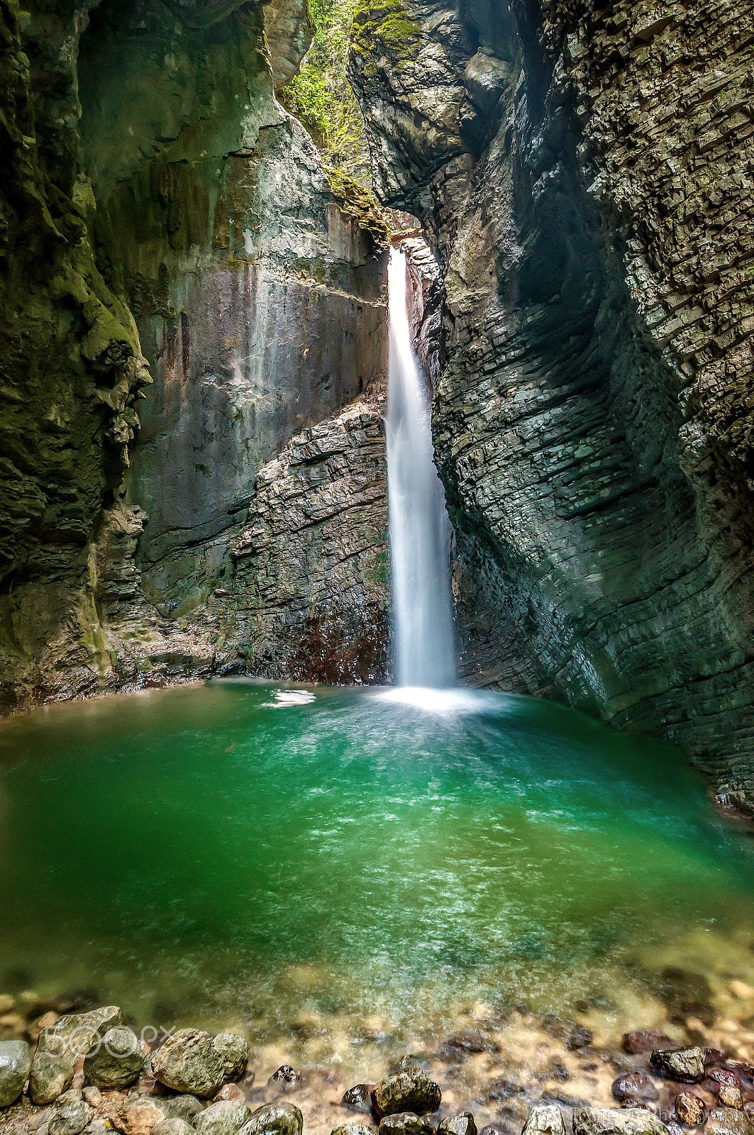 Nikon D5000 + Nikon AF-S DX Nikkor 10-24mm F3-5-4.5G ED sample photo. Secluded waterfall photography