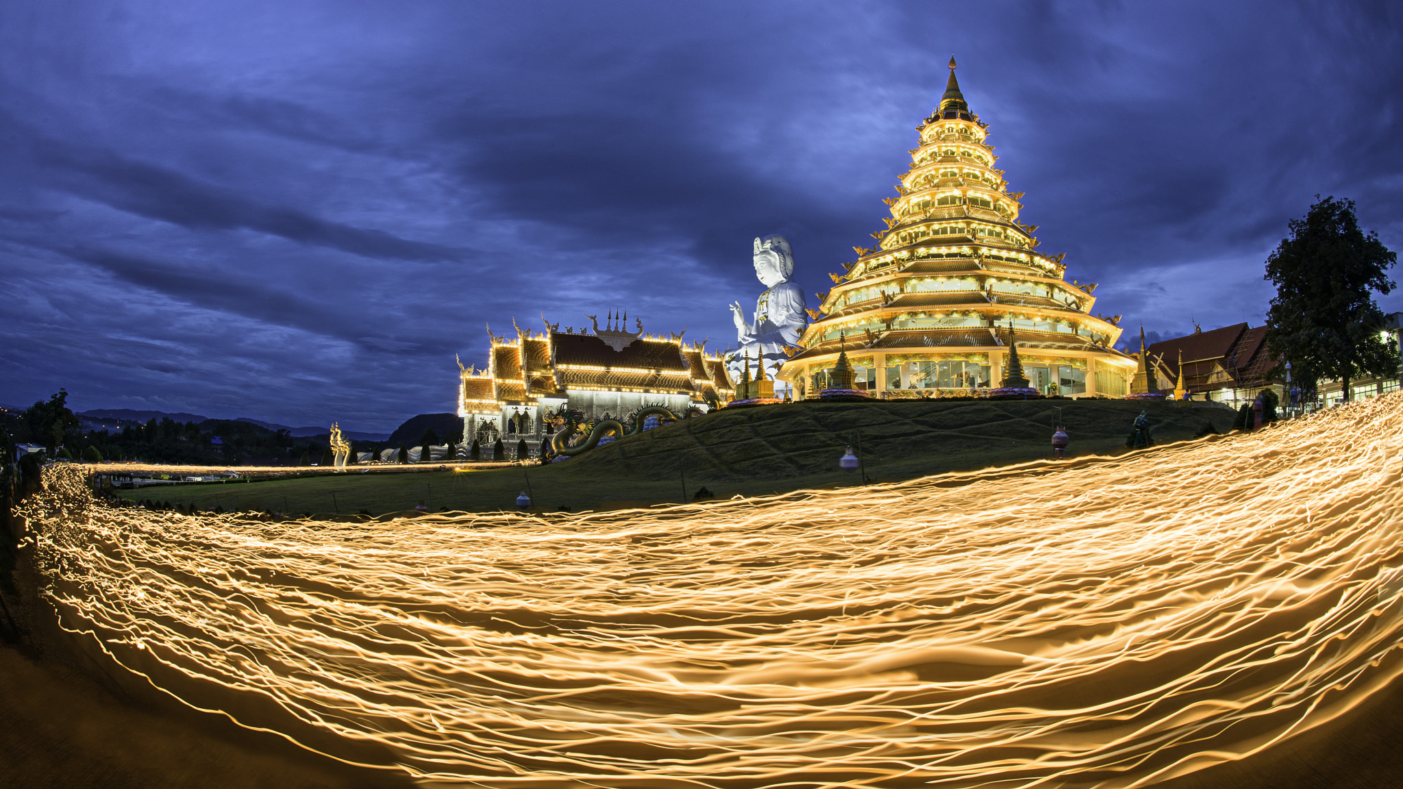 Nikon D800 + Nikon AF Fisheye-Nikkor 16mm F2.8D sample photo. Chinese temple - wat hyua pla kang , chiang rai, thailand photography