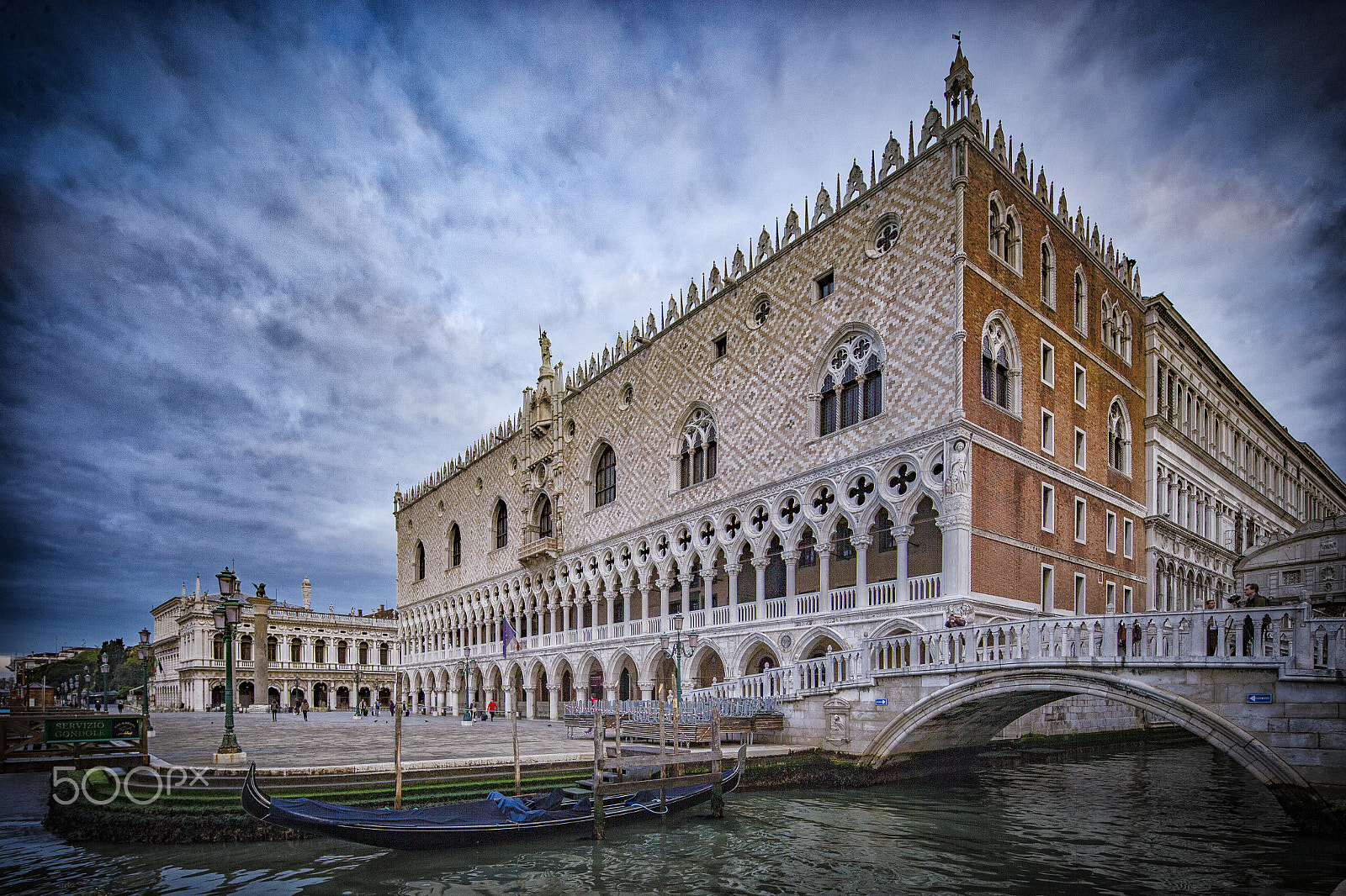 Canon EOS-1D X + Canon TS-E 17mm F4L Tilt-Shift sample photo. Venice day dawn piazzasanmarco photography