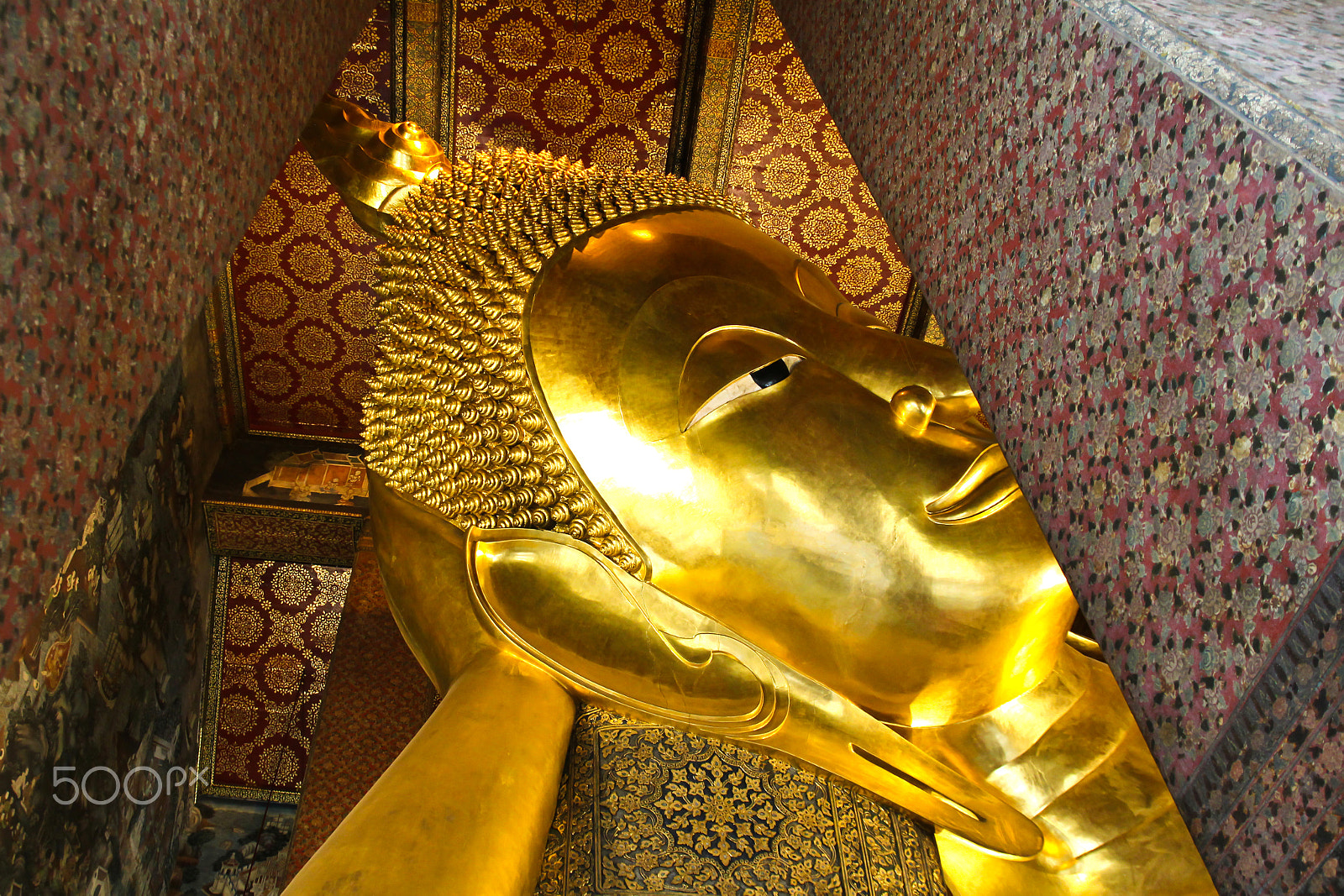 Canon EOS 550D (EOS Rebel T2i / EOS Kiss X4) + Tamron SP AF 17-50mm F2.8 XR Di II VC LD Aspherical (IF) sample photo. Reclining buddha gold statue ,wat pho, bangkok, thailand. photography