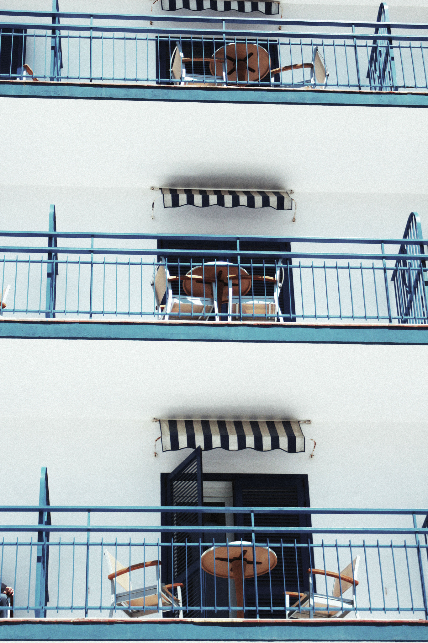 Canon EF 28-90mm f/4-5.6 sample photo. Hotels from the past photography