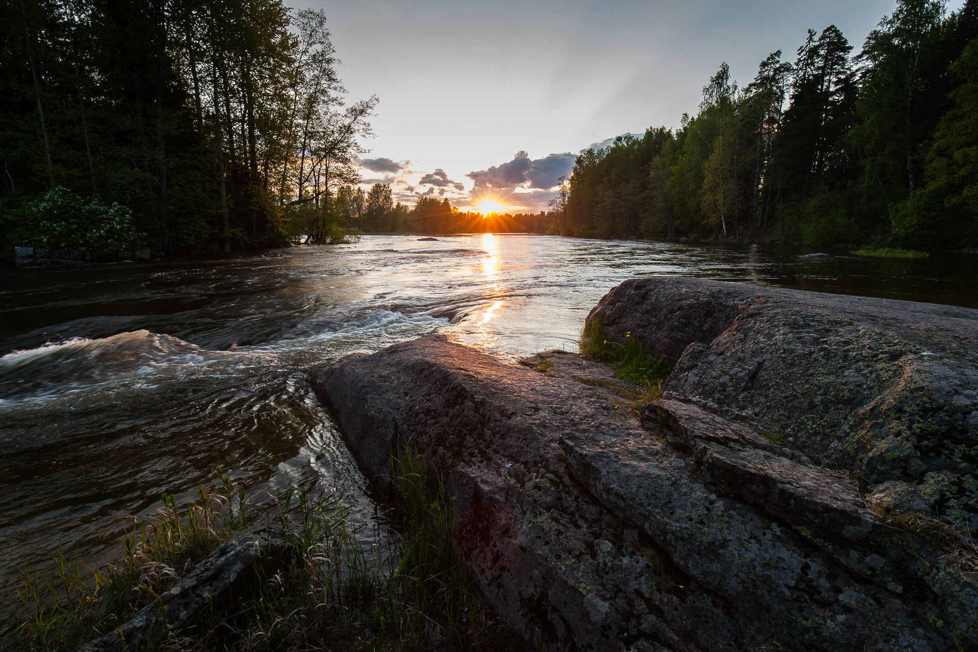 Canon EOS 5D + Canon EF 16-35mm F4L IS USM sample photo. Sunset at kymijoki photography