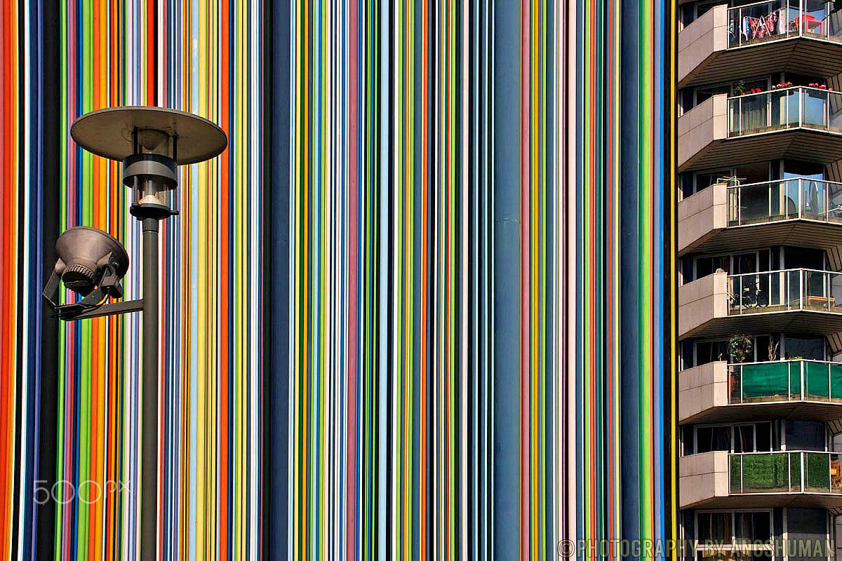 Canon EOS 400D (EOS Digital Rebel XTi / EOS Kiss Digital X) sample photo. Rainbow at la défense photography