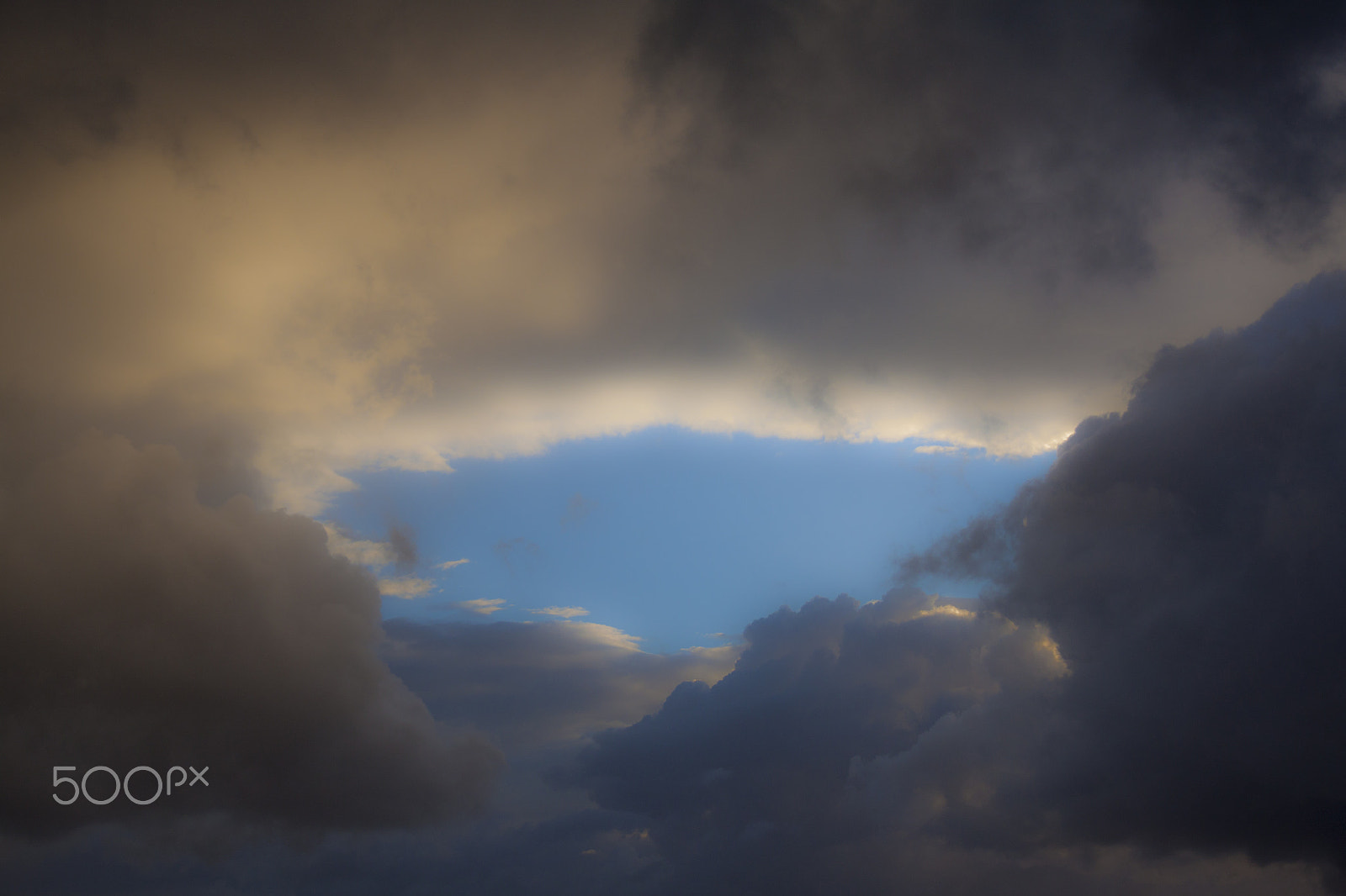 Sigma 17-70mm F2.8-4 DC Macro OS HSM sample photo. Cloud eye photography