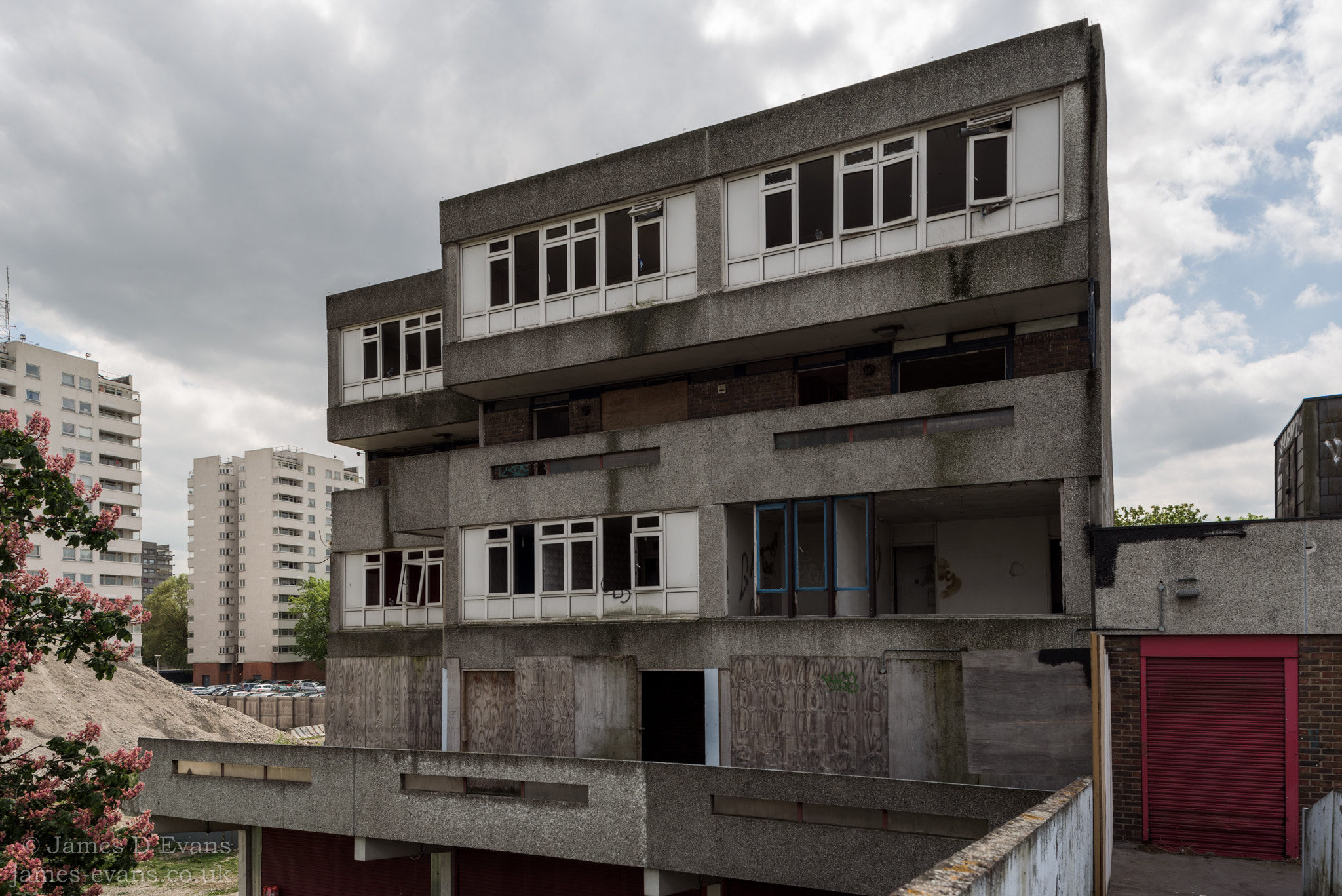 Nikon D750 + Nikon PC-E Nikkor 24mm F3.5D ED Tilt-Shift sample photo. Last man standing - thamesmead photography