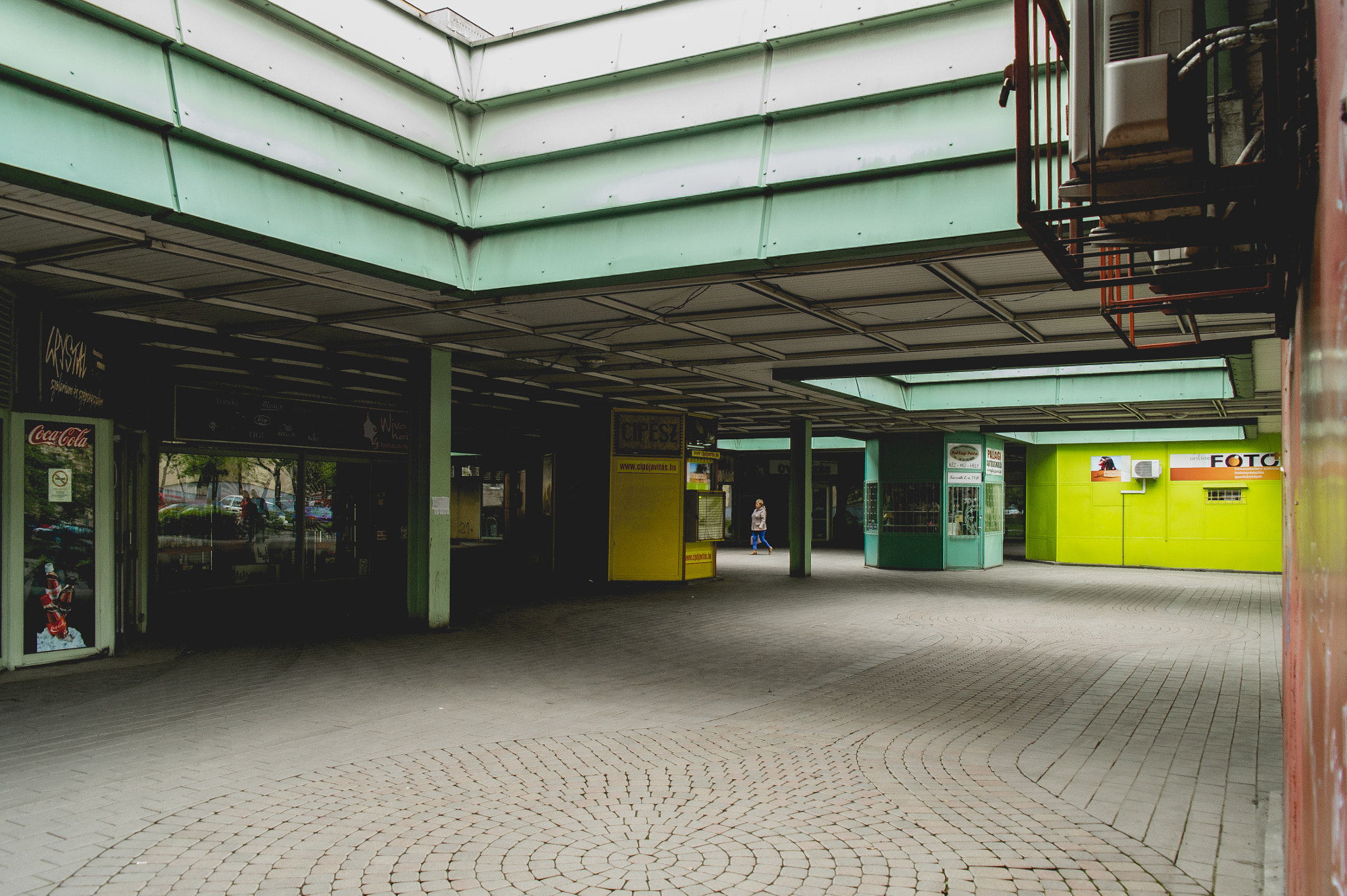 Samsung NX10 sample photo. On the streets of budapest photography