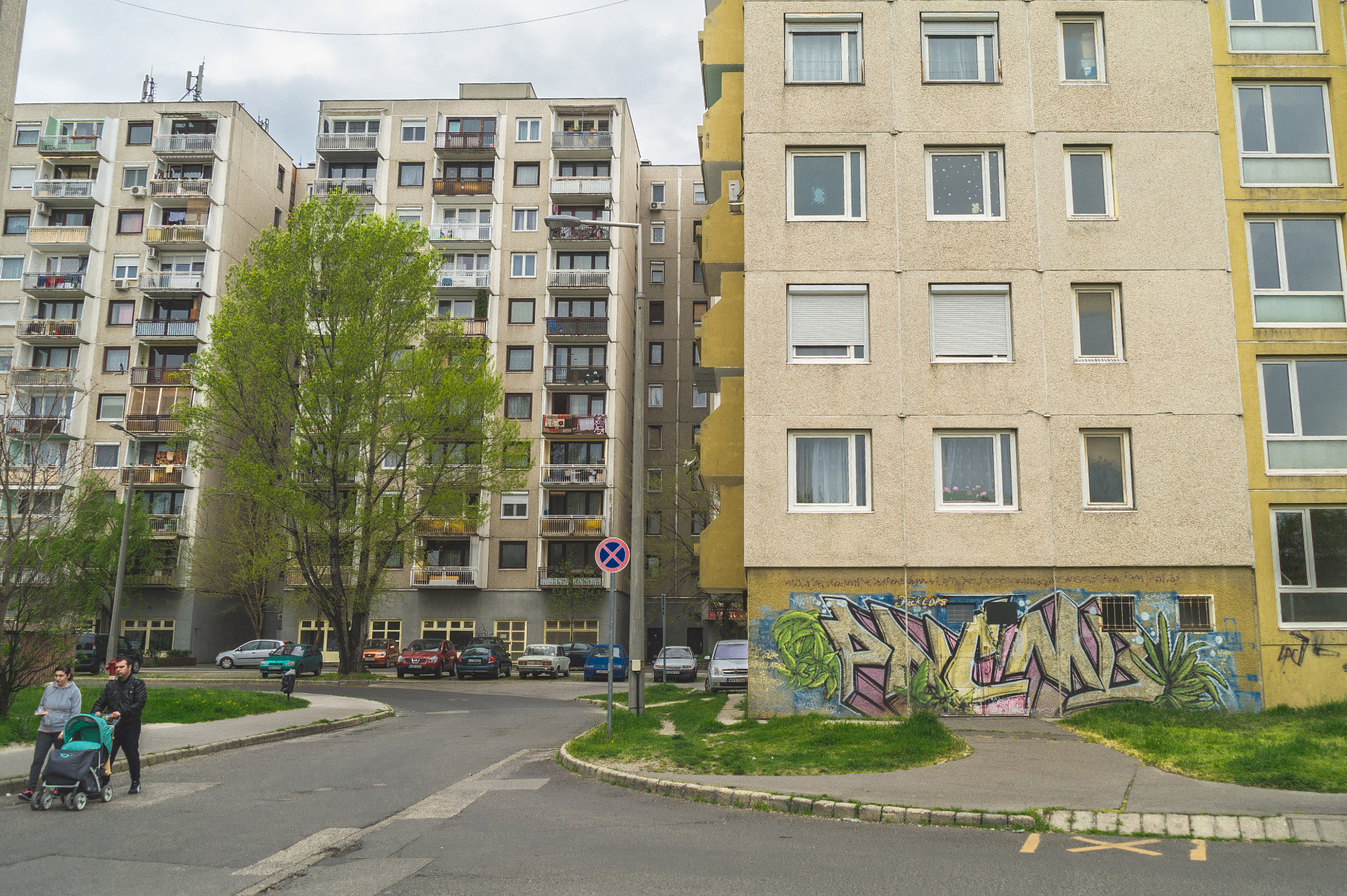 Samsung NX10 sample photo. On the streets of budapest photography