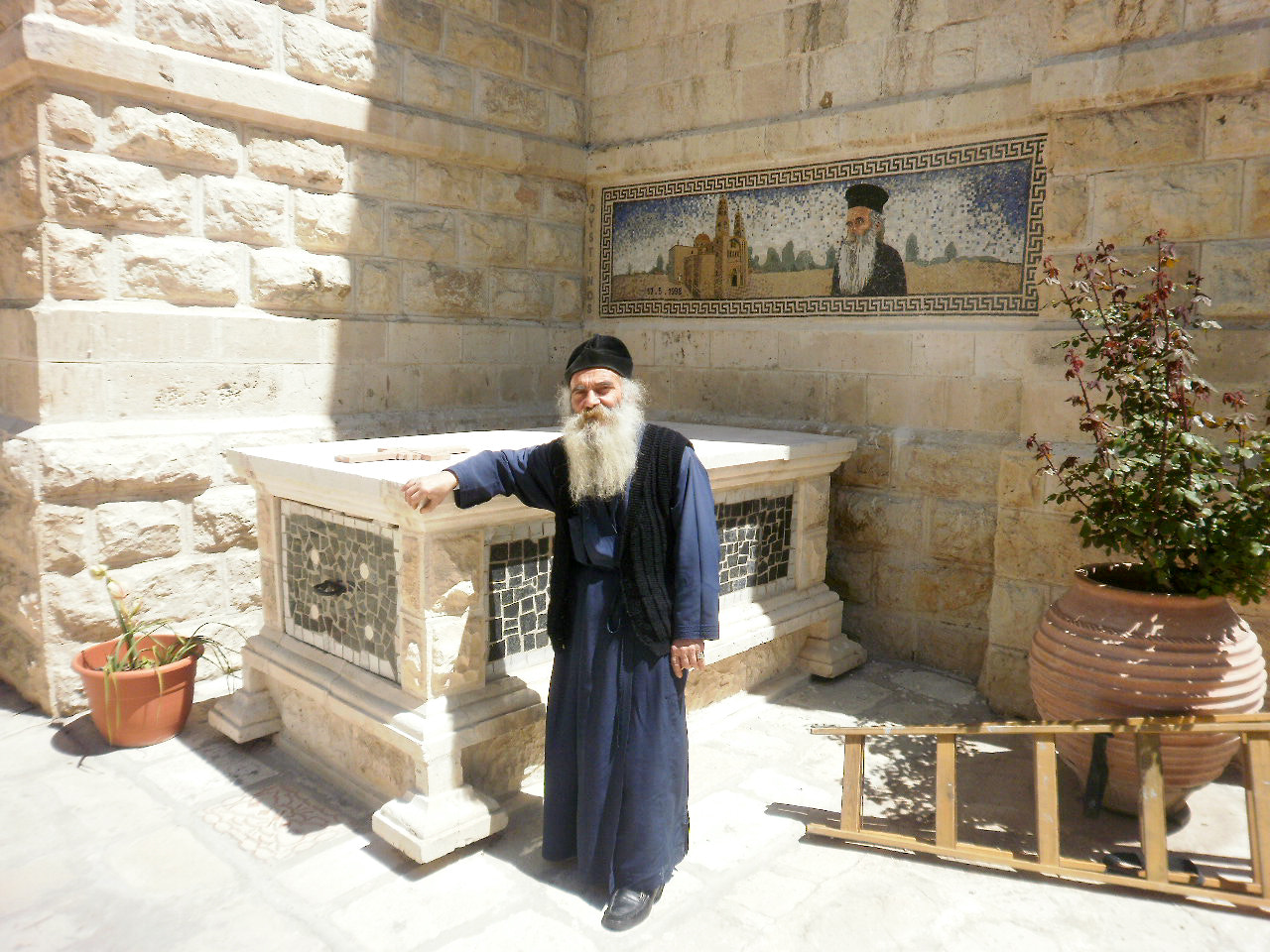 Olympus FE4000,X920,X925 sample photo. Prêtre orthodoxe photography