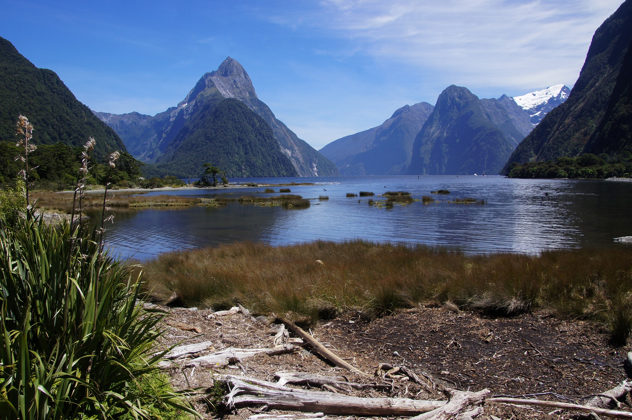 Sony SLT-A33 + DT 18-270mm F3.5-6.3 sample photo. Milford sound, new zealand photography