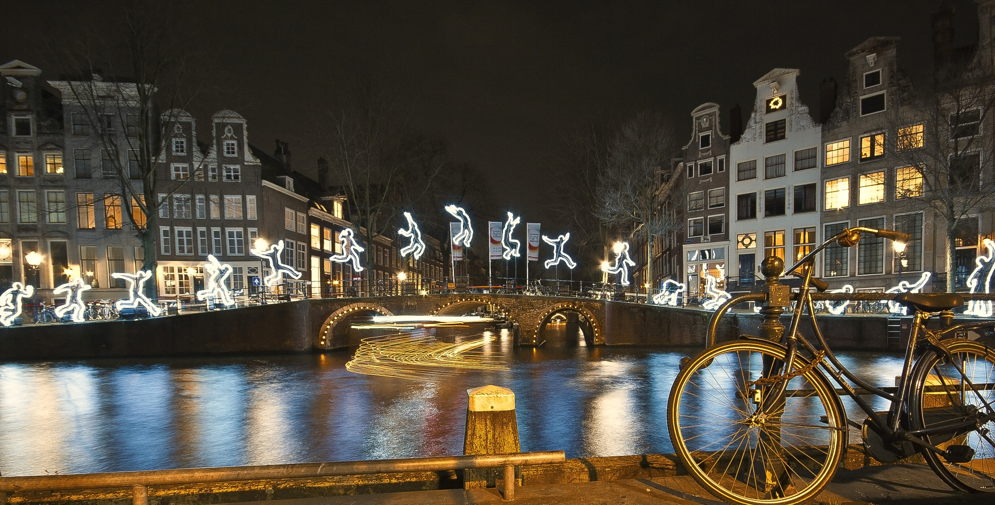 Canon EOS 1000D (EOS Digital Rebel XS / EOS Kiss F) + Sigma 10-20mm F4-5.6 EX DC HSM sample photo. City of lights, canals and bikes photography