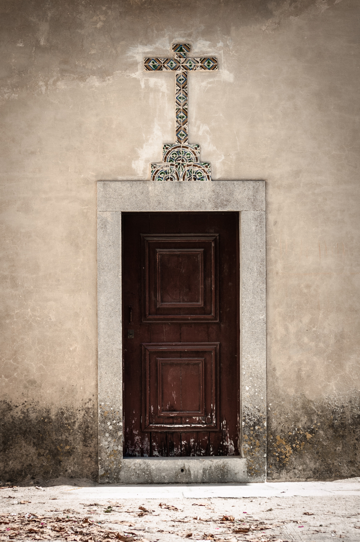 Nikon D50 sample photo. Cross door photography