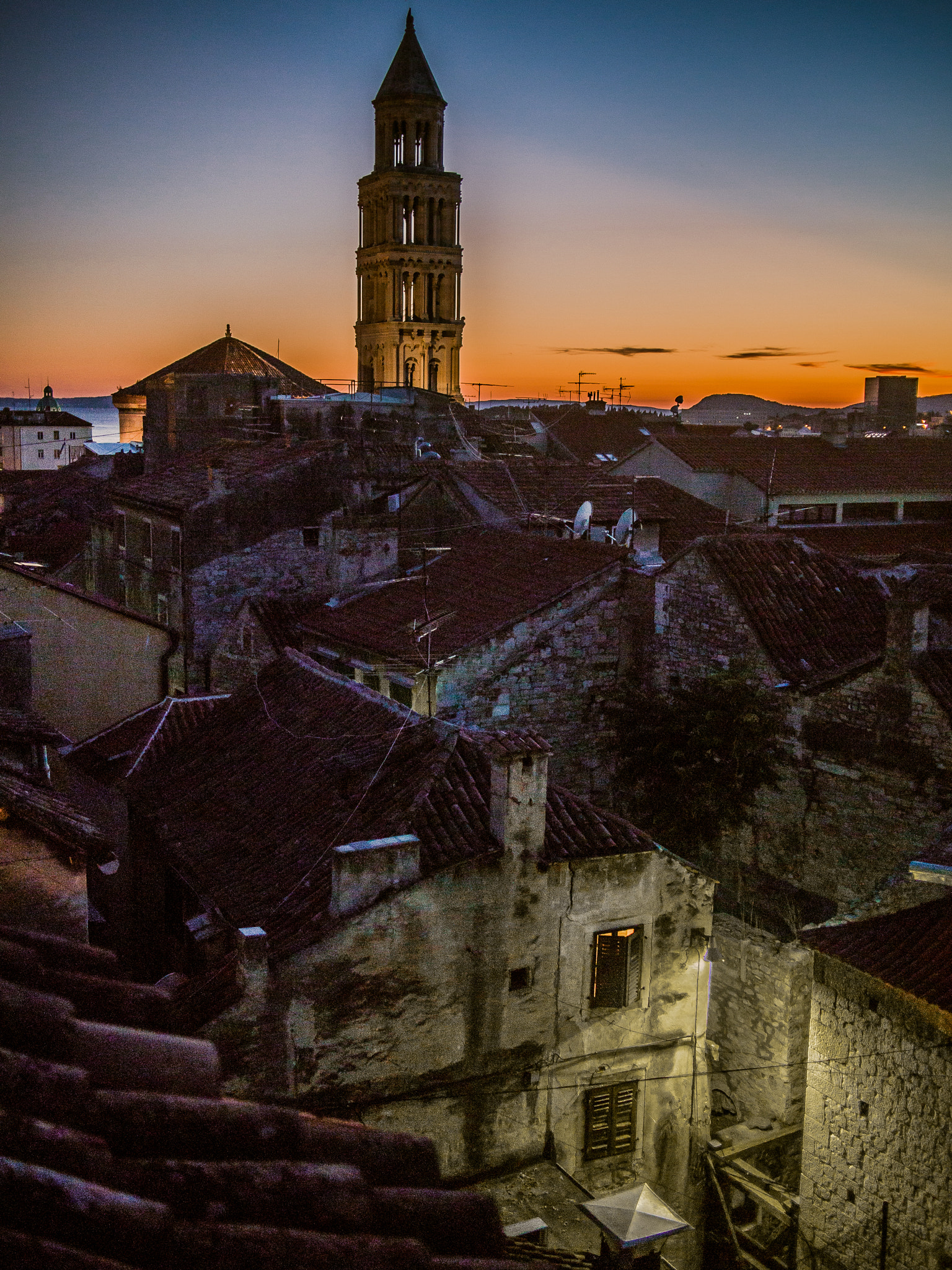 Olympus PEN E-PM1 + Panasonic Lumix G 20mm F1.7 ASPH sample photo. Sunset over split old town, croatia photography