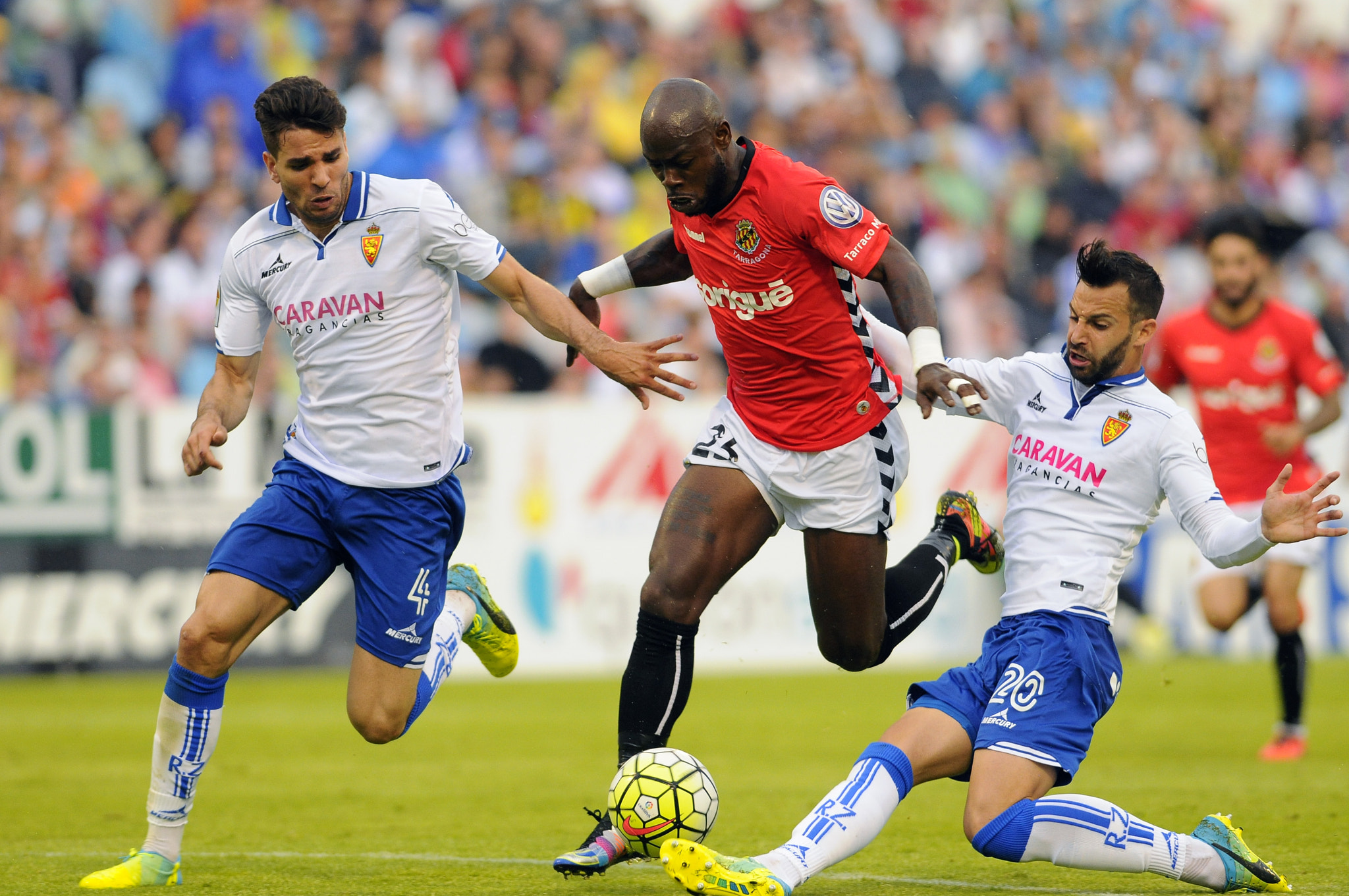 Nikon D300 + Nikon AF-S Nikkor 300mm F2.8G ED-IF VR sample photo. Real zaragoza vs nastic photography