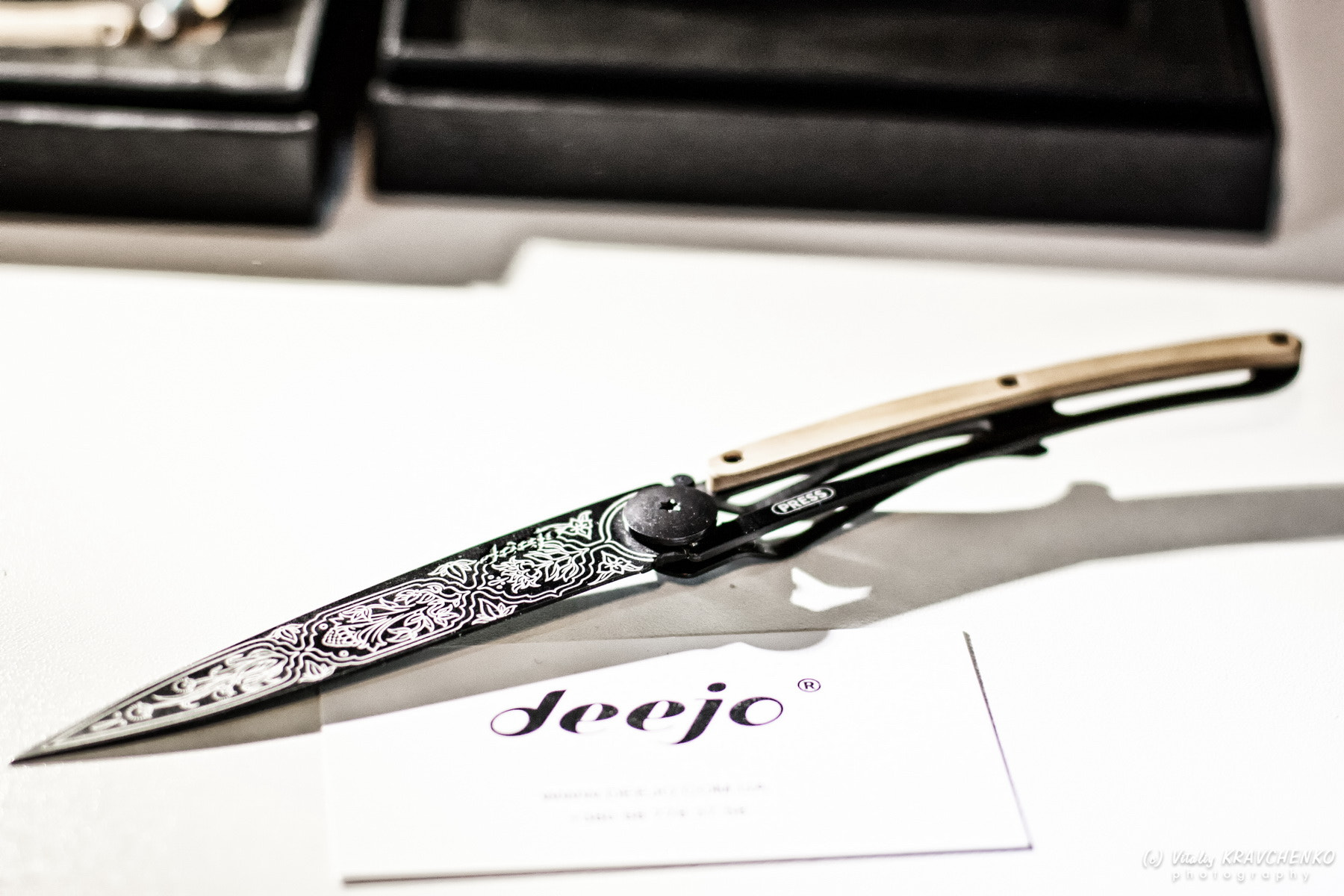 Canon EOS 450D (EOS Rebel XSi / EOS Kiss X2) + Canon EF 50mm F1.4 USM sample photo. Knife in tattoo photography