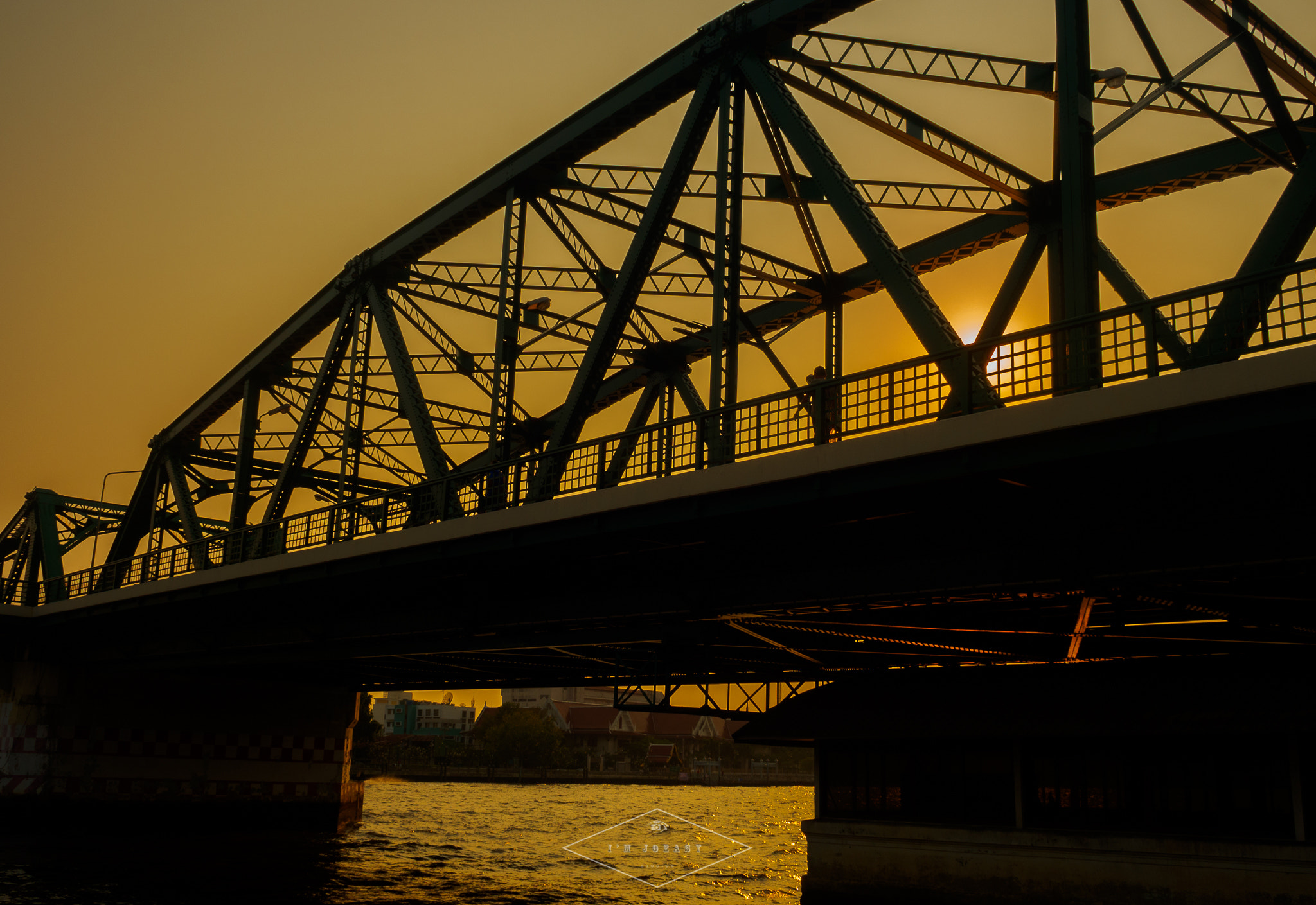 Olympus OM-D E-M10 + Olympus M.Zuiko Digital 17mm F2.8 Pancake sample photo. Phra phuttha yodfa bridge, memorial bridge photography