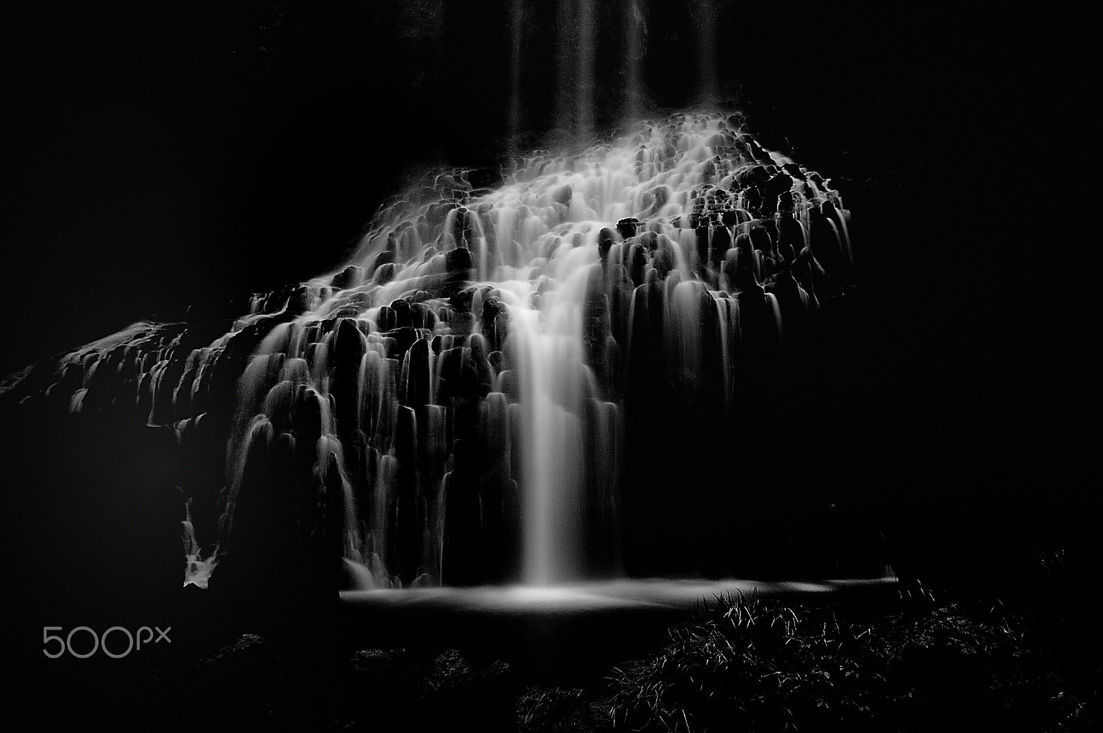 Nikon D2Xs sample photo. Godzilla photography