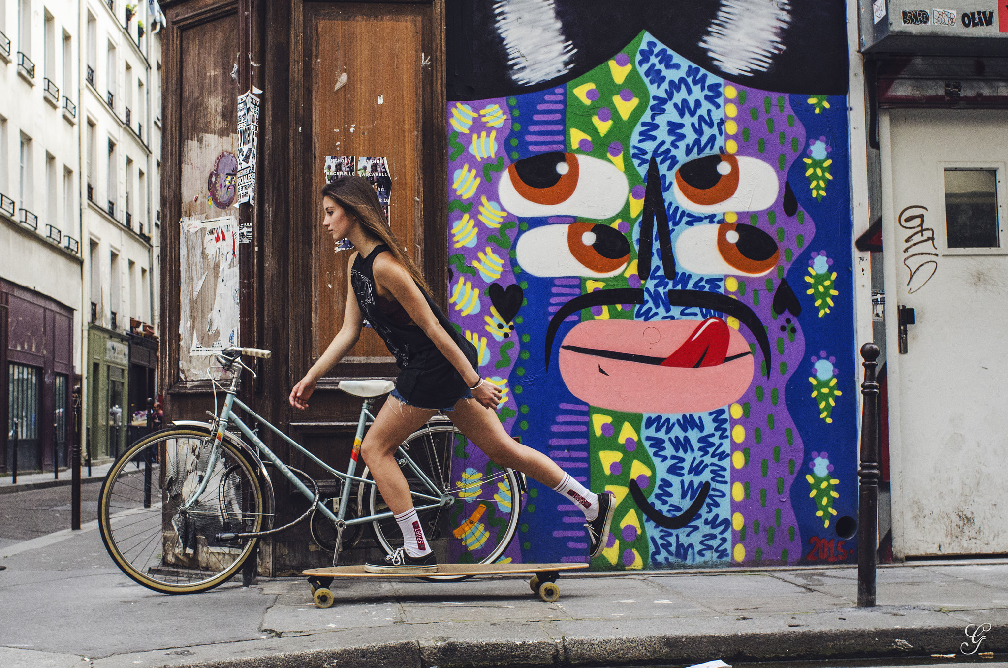 Nikon AF Nikkor 28mm F2.8D sample photo. Street push photography