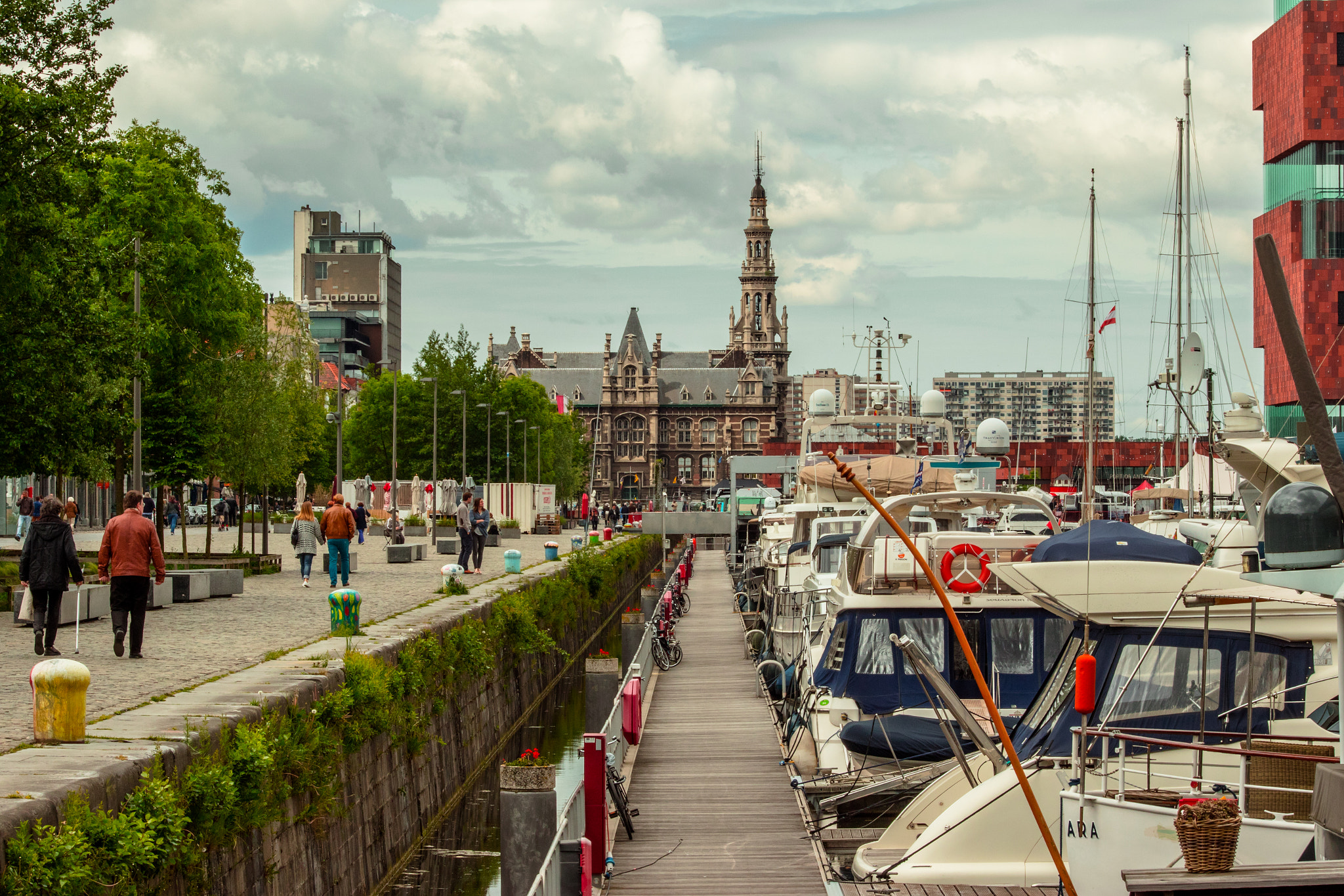 EF75-300mm f/4-5.6 sample photo. 't eilandje antwerp photography