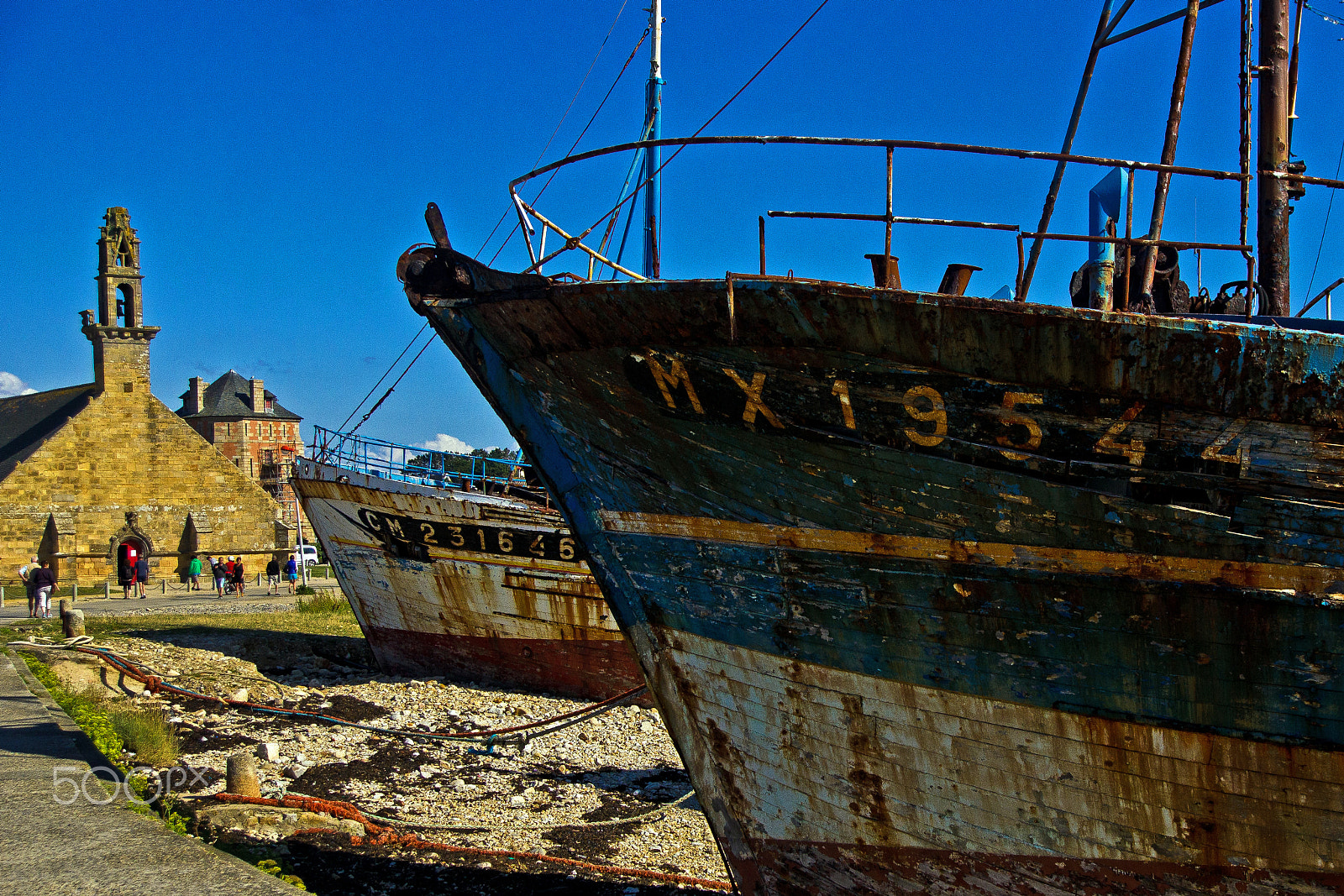 Sony DT 16-105mm F3.5-5.6 sample photo. Ship cemetary at camaret sur mére photography