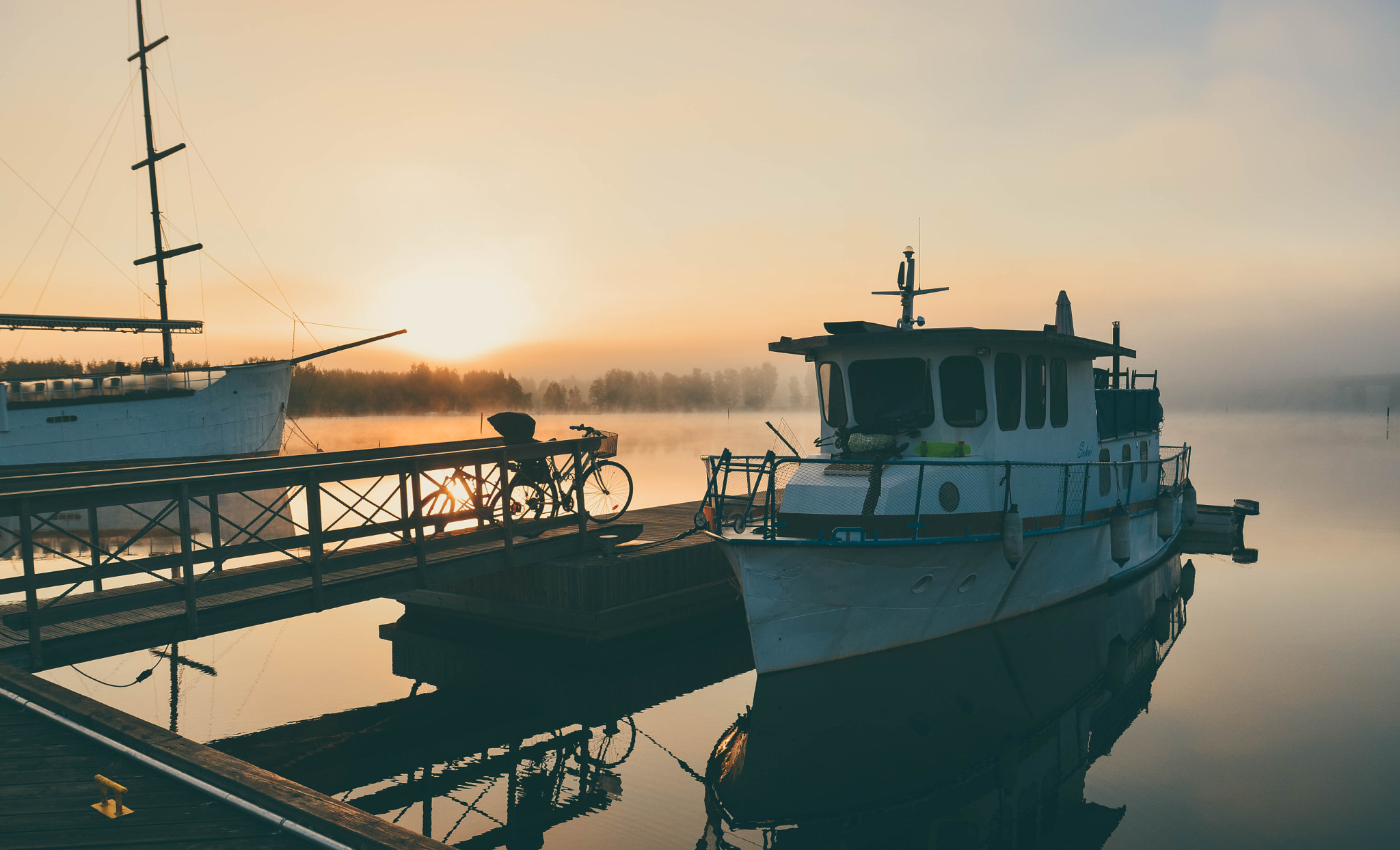 Nikon D5200 + Samyang 16mm F2 ED AS UMC CS sample photo. Moody sunrise photography