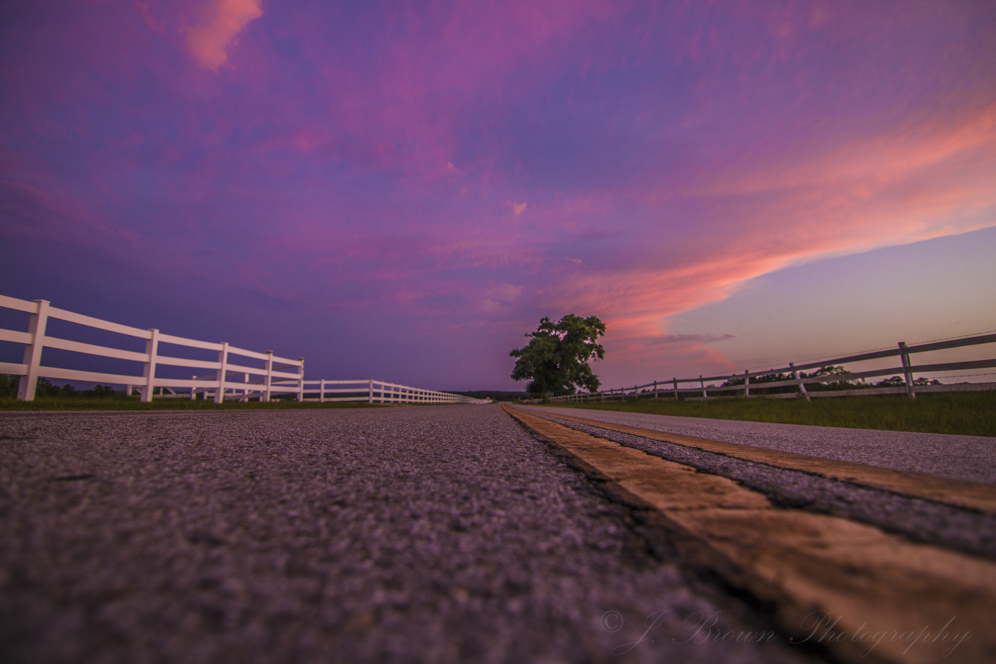 Canon EOS 750D (EOS Rebel T6i / EOS Kiss X8i) sample photo. The long road photography
