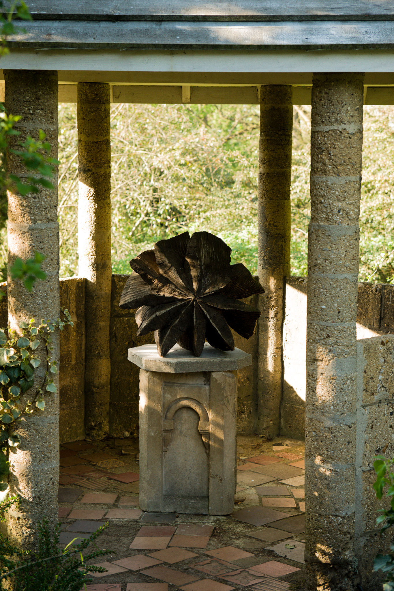 Sony Alpha DSLR-A700 sample photo. A wooden sculpture photography