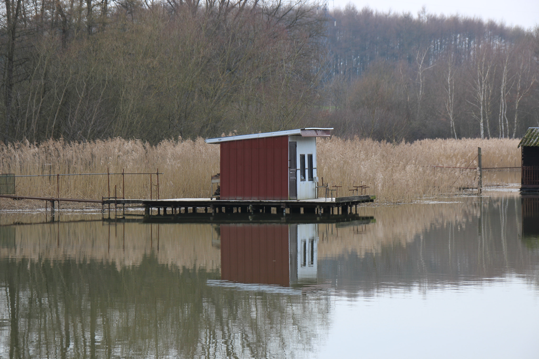 Sigma 18-250mm F3.5-6.3 DC OS HSM sample photo. Cabane au bord de l'eau photography
