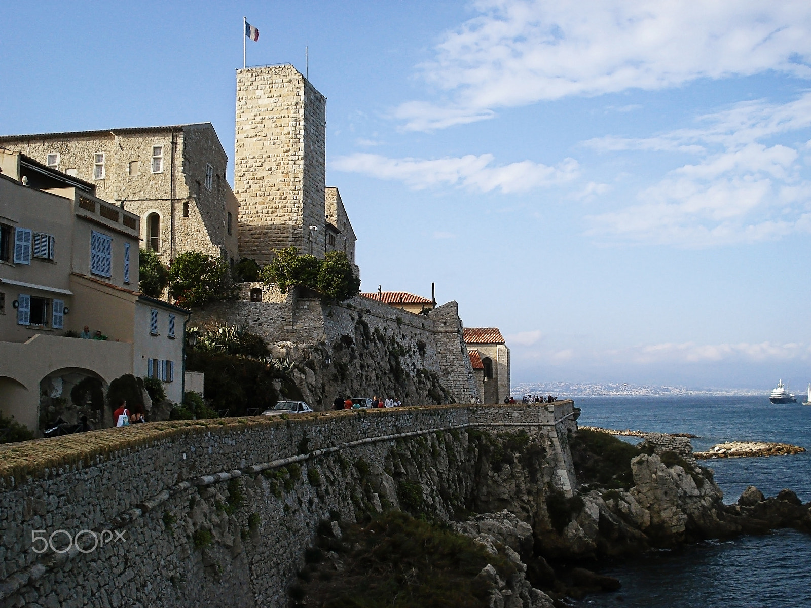 Sony DSC-W70 sample photo. Promenade of the admiral de grasse passes along the old city antibes and the line of a... photography