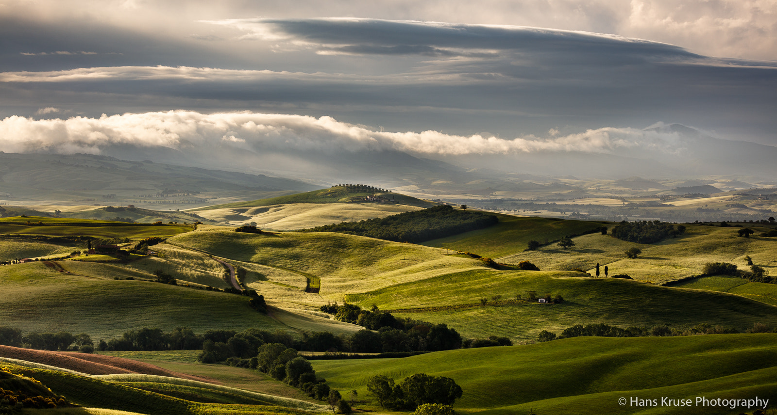 Canon EF 100-400mm F4.5-5.6L IS II USM sample photo. Morning light in tuscan landscape photography