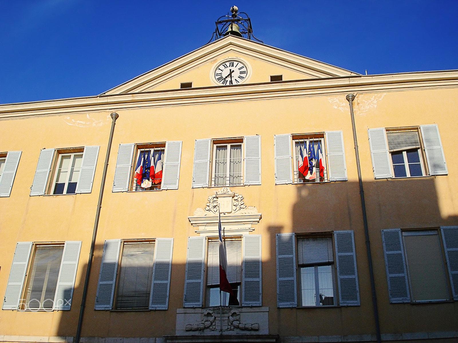 Sony DSC-W70 sample photo. City hall antibes photography