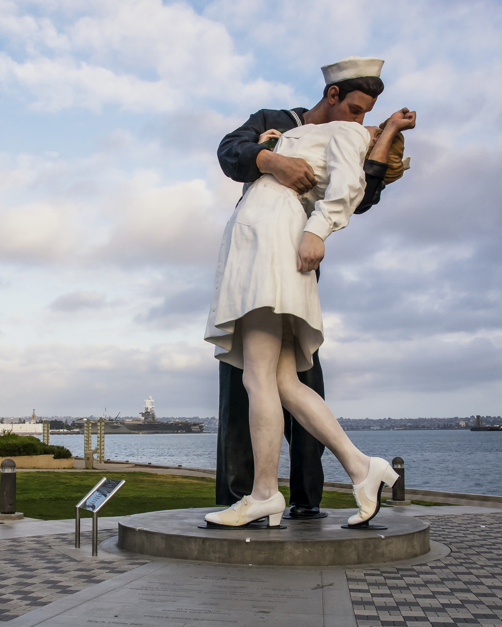Sigma 17-70mm F2.8-4 DC Macro HSM | C sample photo. The kiss photography