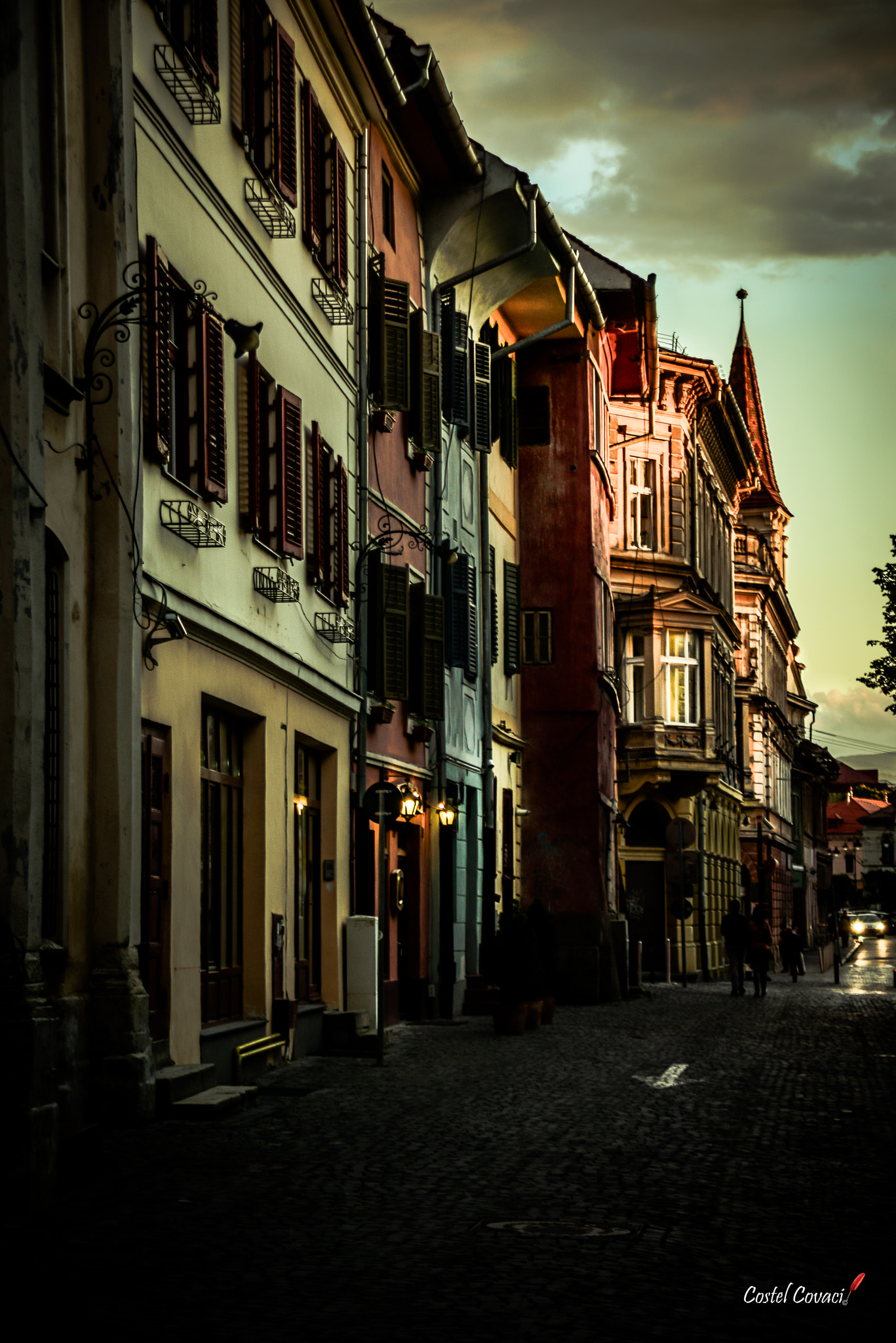 AF Zoom-Nikkor 24-120mm f/3.5-5.6D IF sample photo. Old town sibiu photography