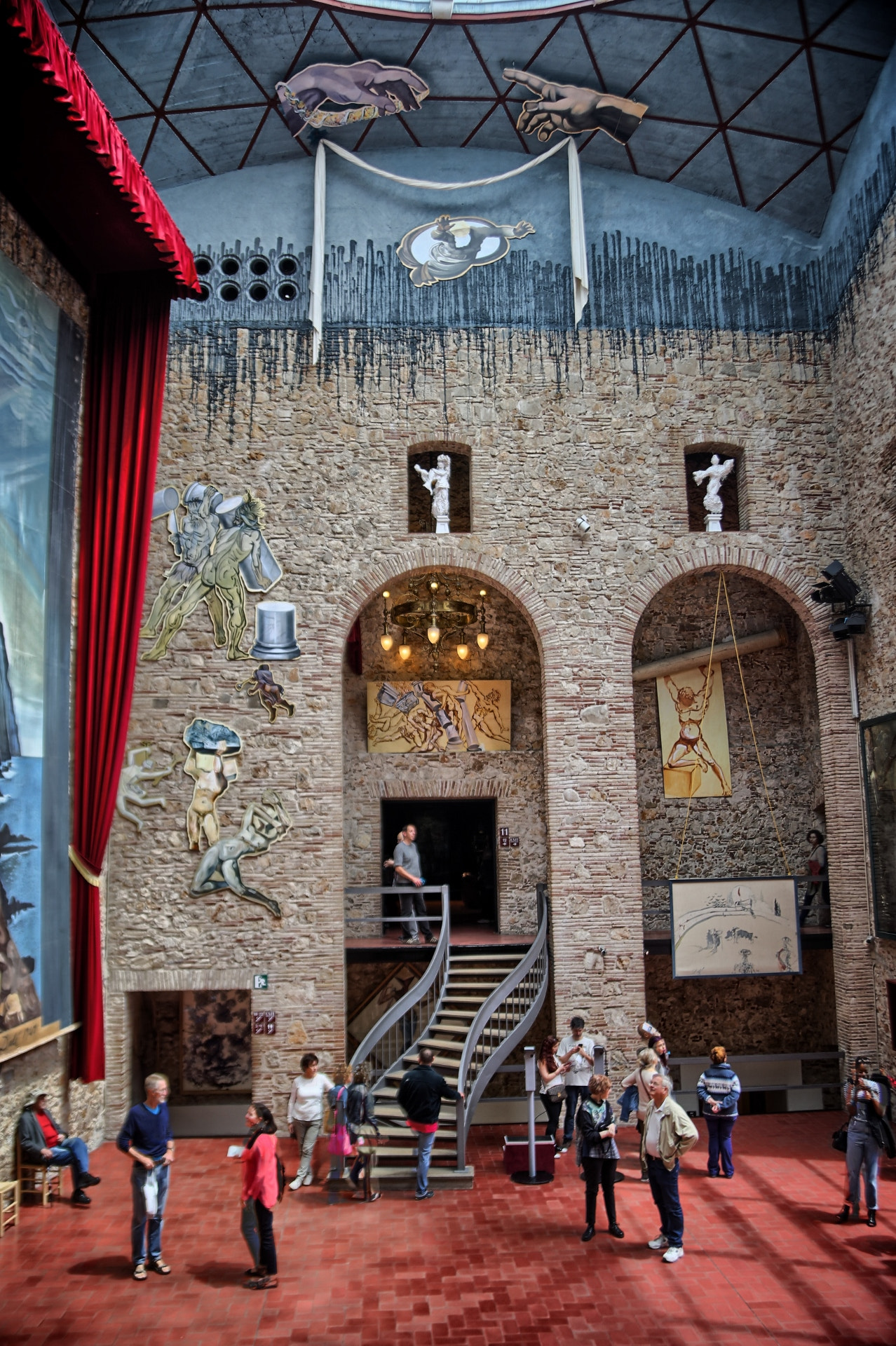 28.0 - 75.0 mm sample photo. A moment in the museum photography