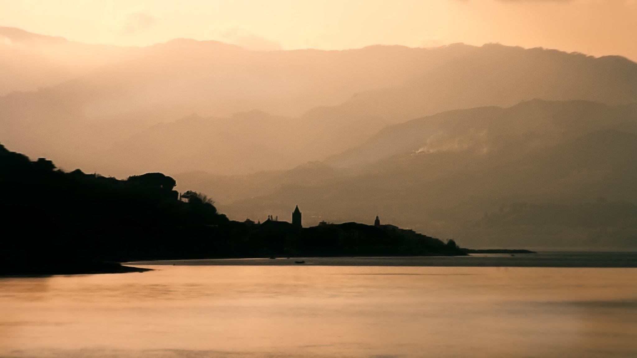 Sigma 70-300mm F4-5.6 APO DG Macro sample photo. Villa s. giovanni sunset photography