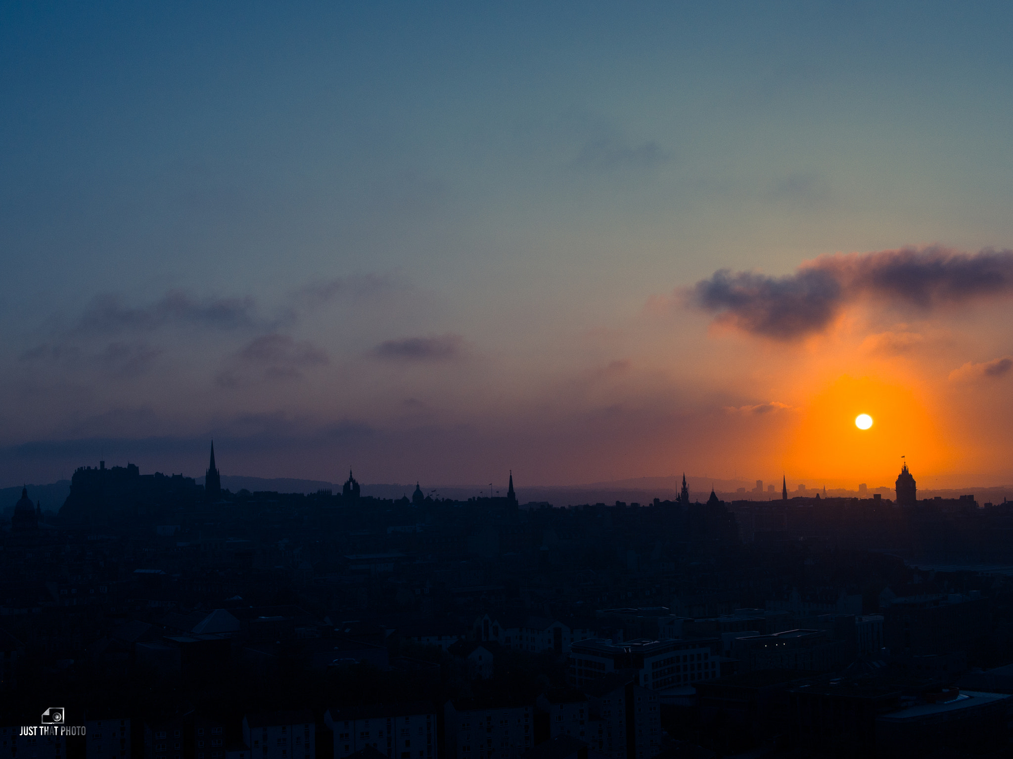 Olympus OM-D E-M5 + LUMIX G 25/F1.7 sample photo. Edinburgh sunset. photography
