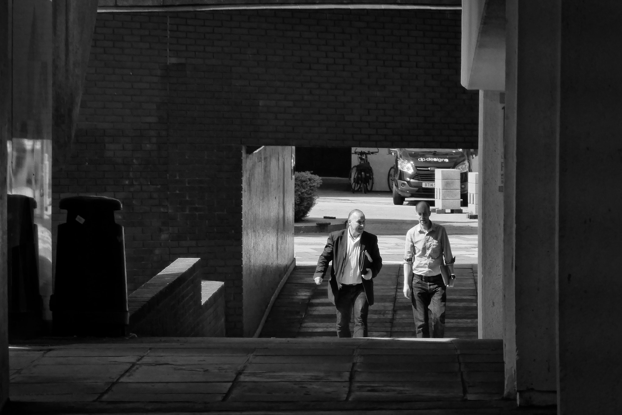 LUMIX G VARIO 35-100/F4.0-5.6 sample photo. Into the light. photography