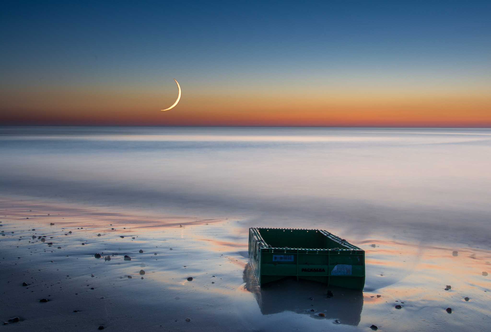 Nikon D7100 + Nikon AF-S Nikkor 20mm F1.8G ED sample photo. New moon rising photography