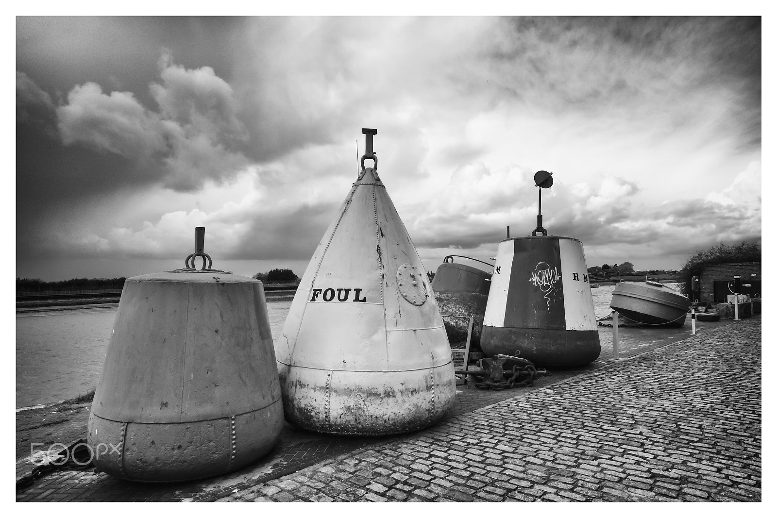 Samsung NX1000 + Samsung NX 12-24mm F4-5.6 ED sample photo. Buoys kings lynn photography